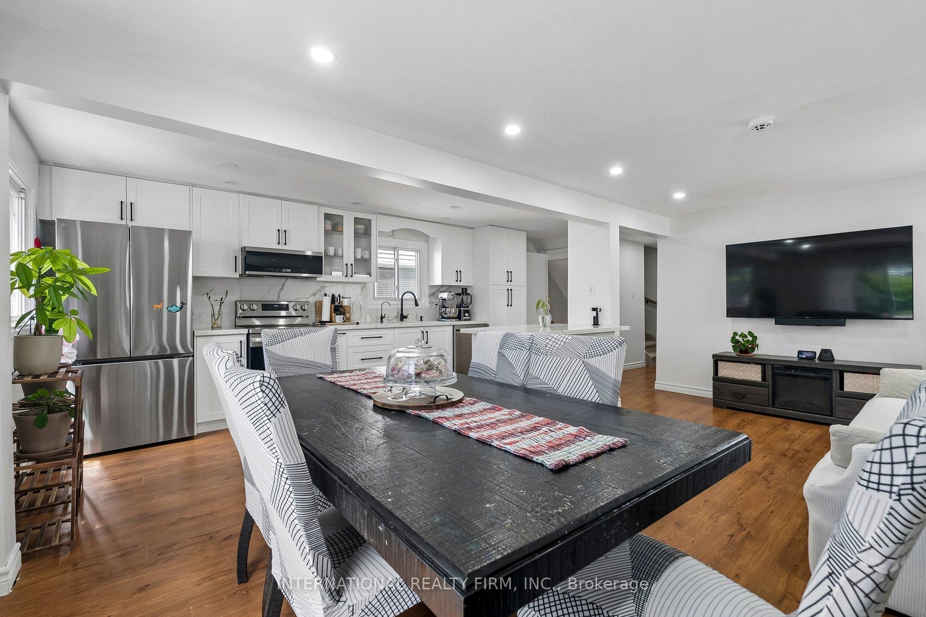 Photo 8 of 206 Hickling Trail, Barrie, Grove East — HOMEH