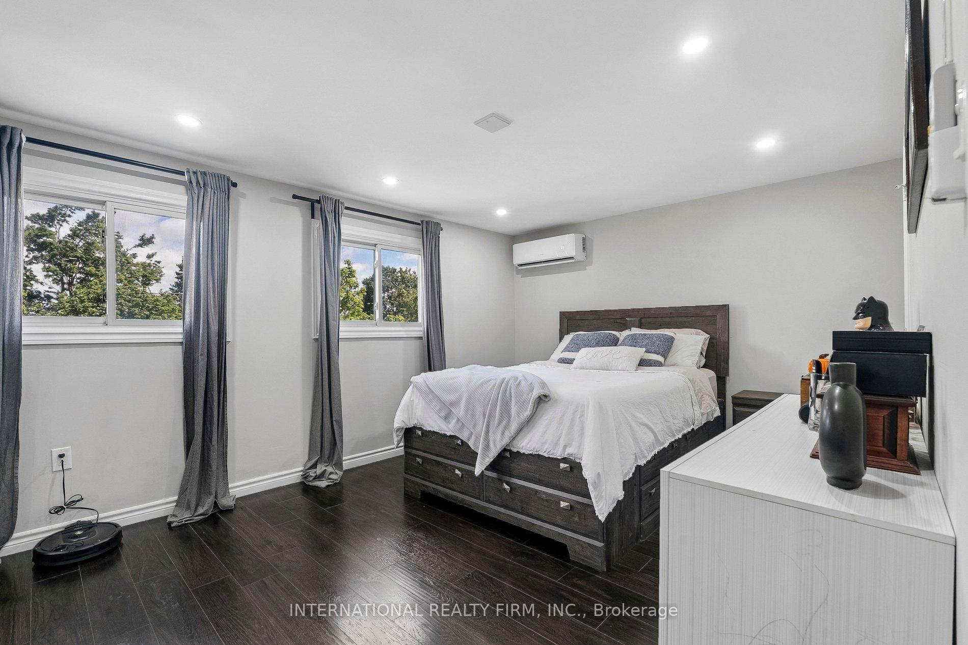 Photo 16 of 206 Hickling Trail, Barrie, Grove East — HOMEH