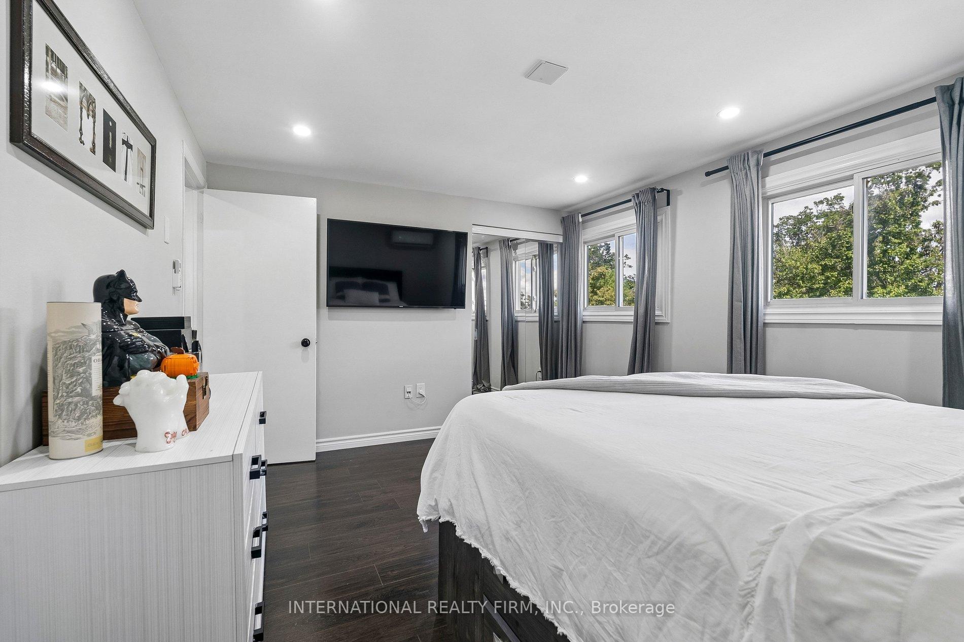Photo 20 of 206 Hickling Trail, Barrie, Grove East — HOMEH