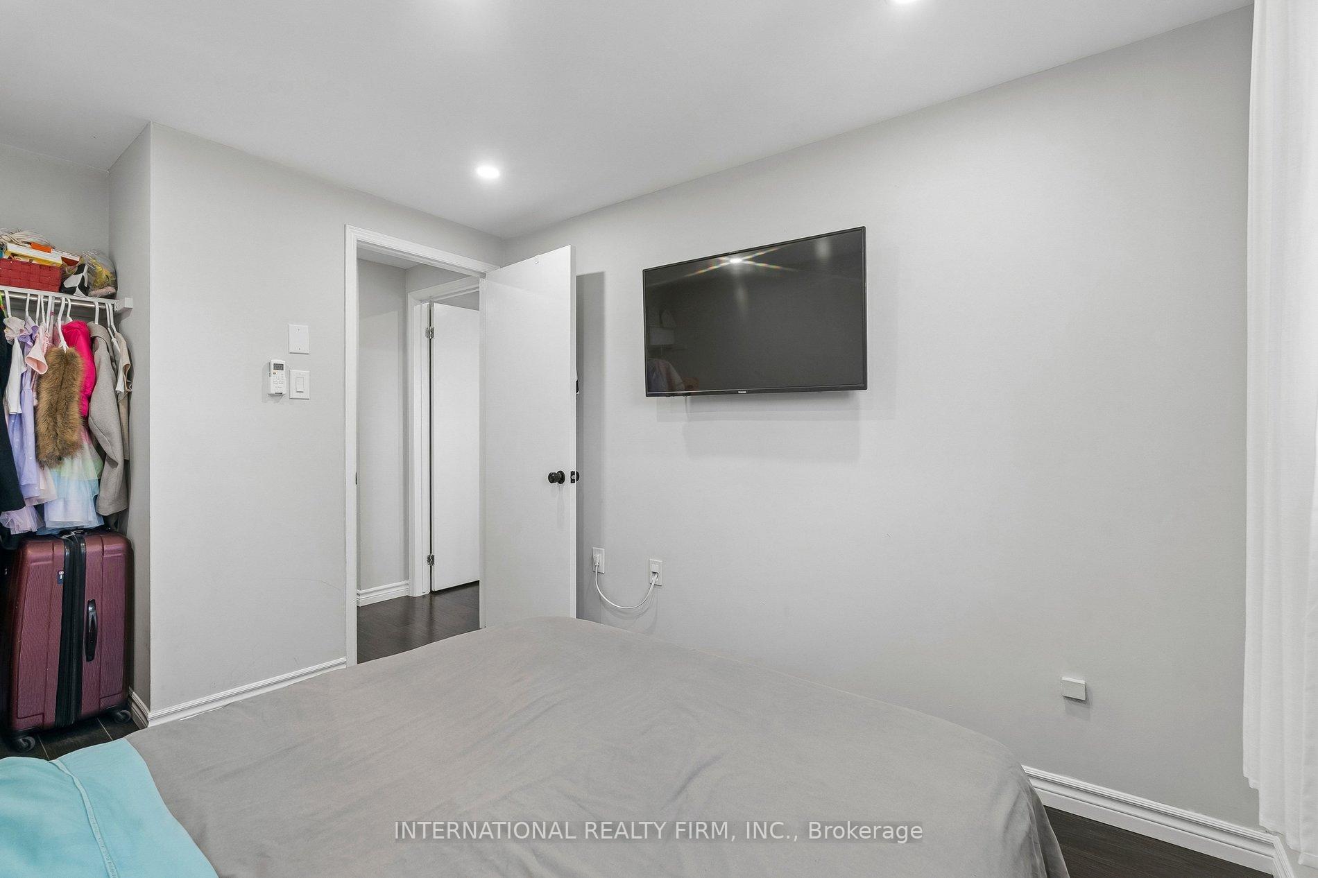 Photo 24 of 206 Hickling Trail, Barrie, Grove East — HOMEH