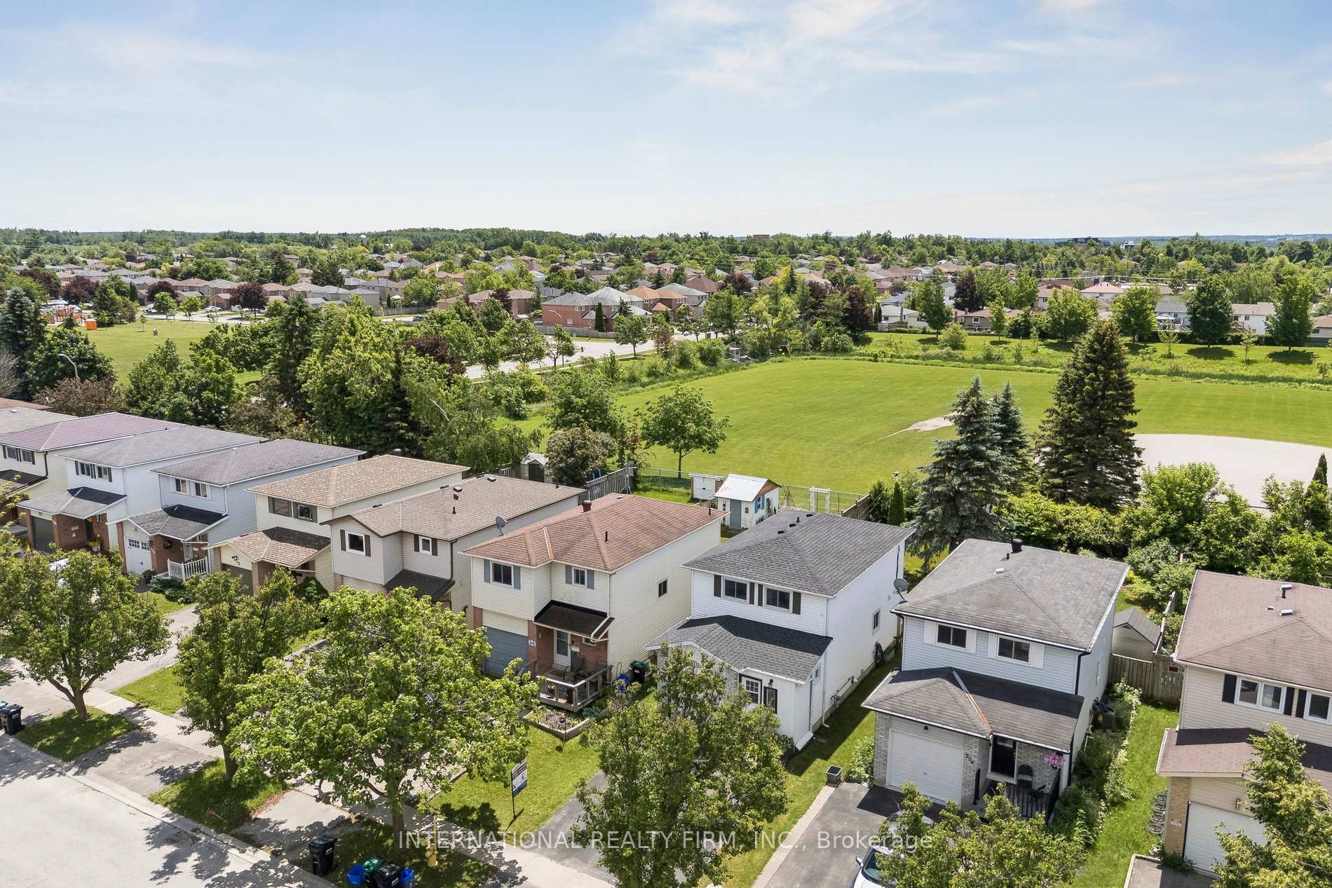 Photo 35 of 206 Hickling Trail, Barrie, Grove East — HOMEH