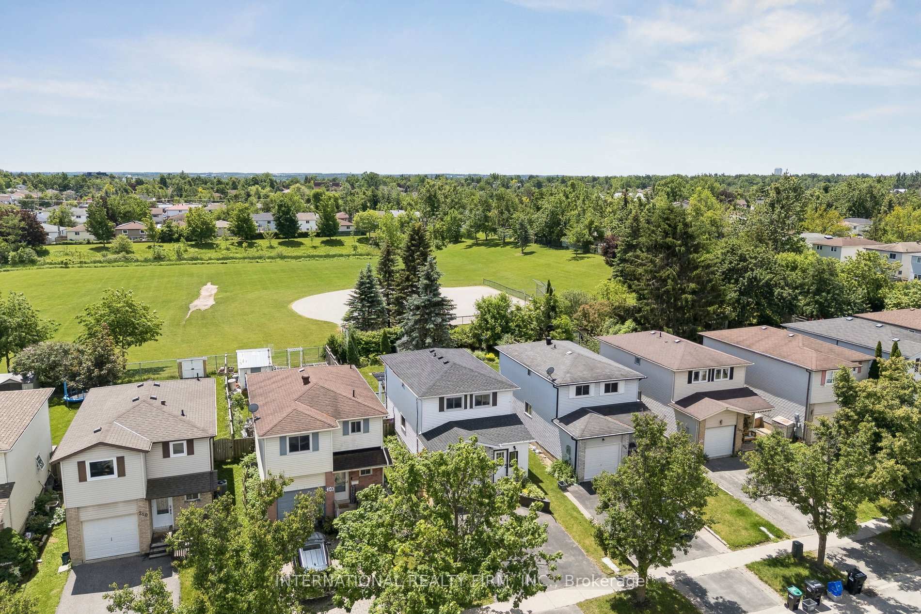 Photo 36 of 206 Hickling Trail, Barrie, Grove East — HOMEH
