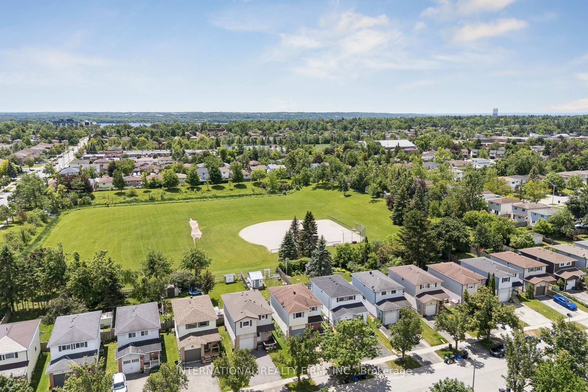 Photo 37 of 206 Hickling Trail, Barrie, Grove East — HOMEH