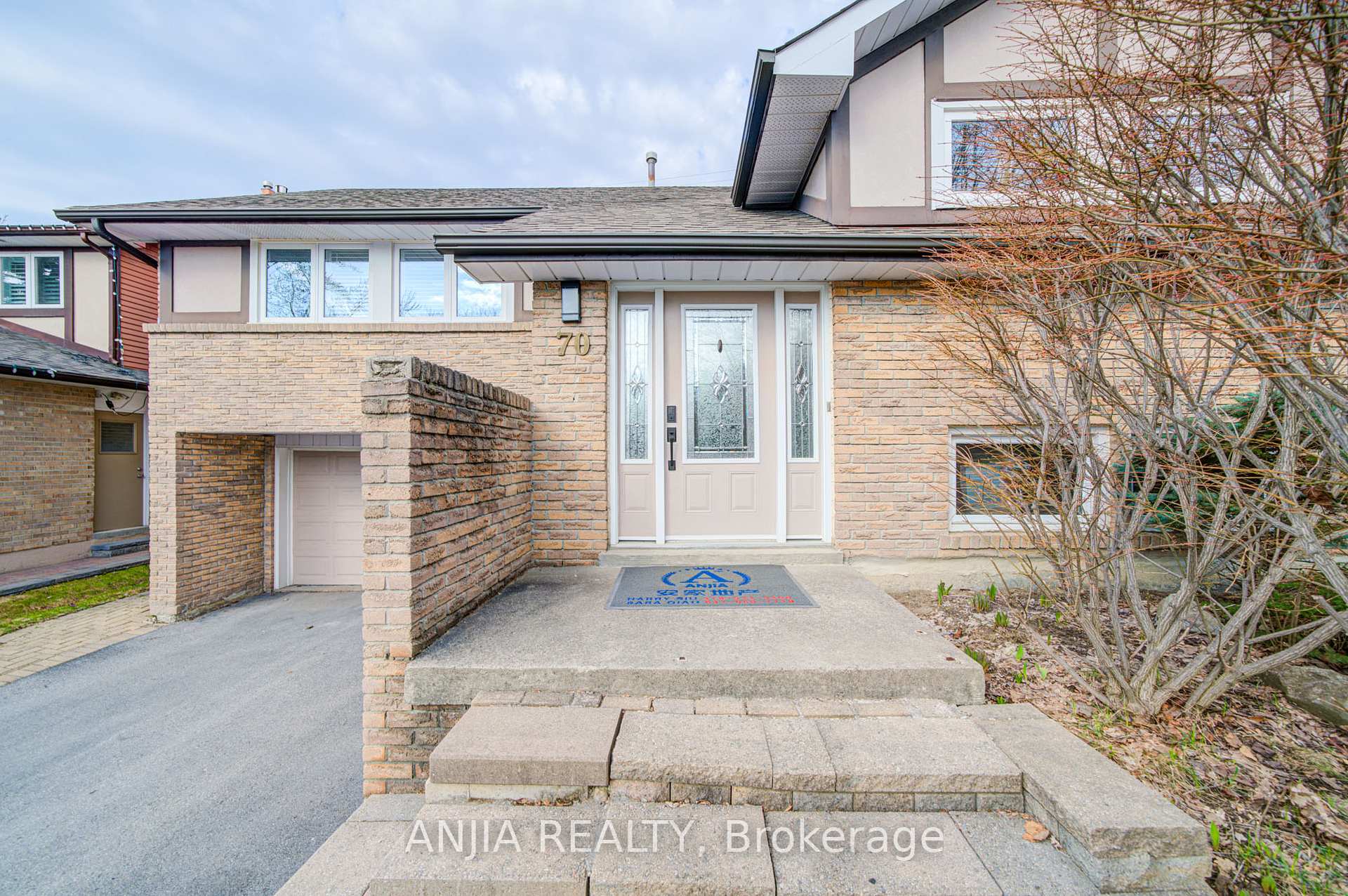 Photo 2 of 70 Briarwood Road, Markham, Unionville — HOMEH