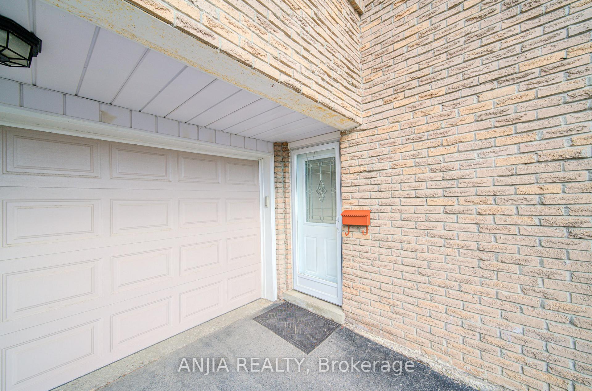 Photo 3 of 70 Briarwood Road, Markham, Unionville — HOMEH