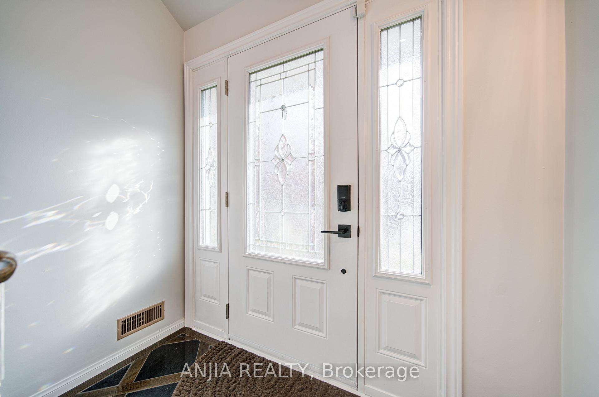 Photo 6 of 70 Briarwood Road, Markham, Unionville — HOMEH