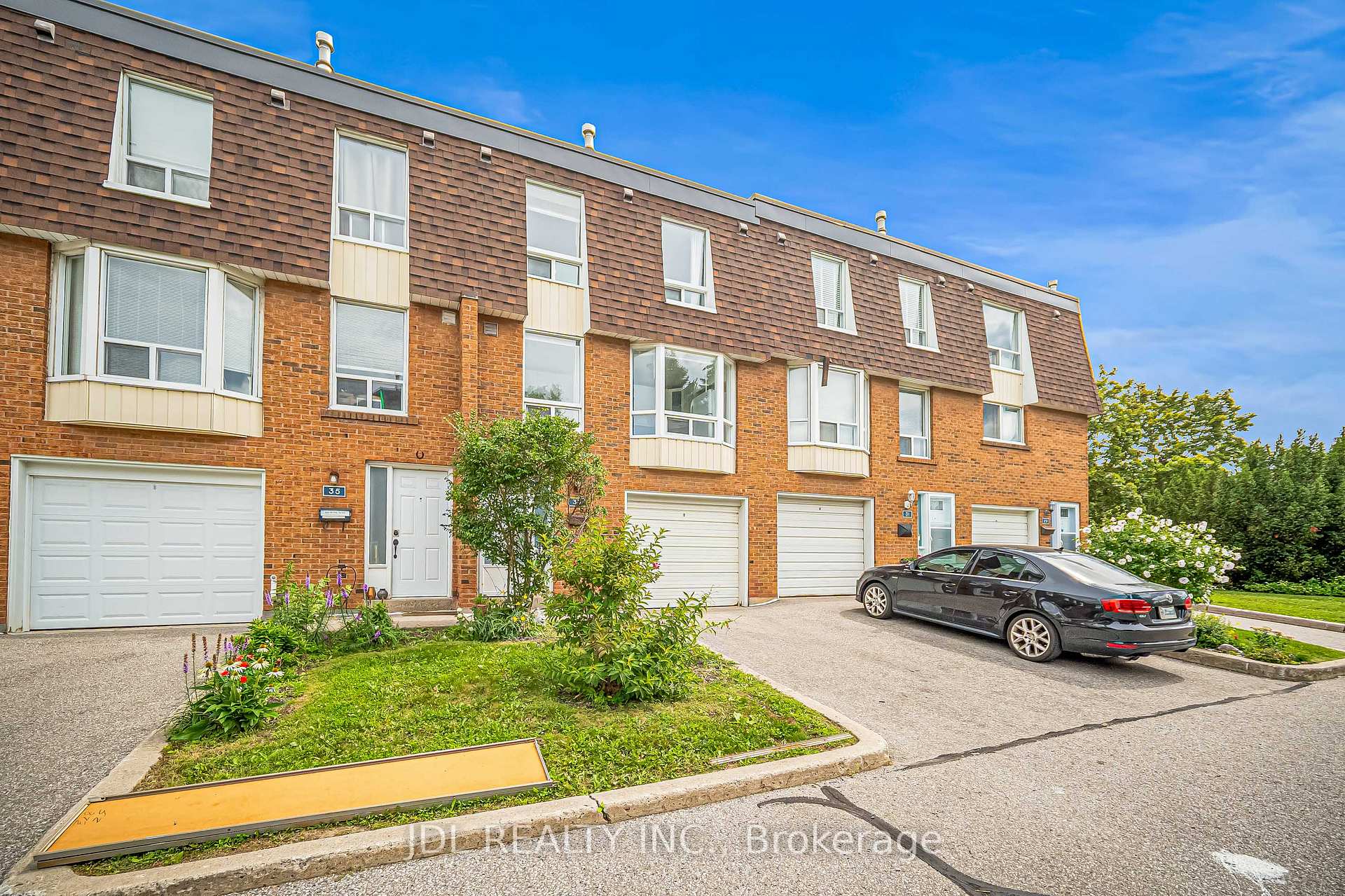 Photo 4 of Unit 33, 100 Bridletowne Circle, Scarborough, L'Amoreaux — HOMEH