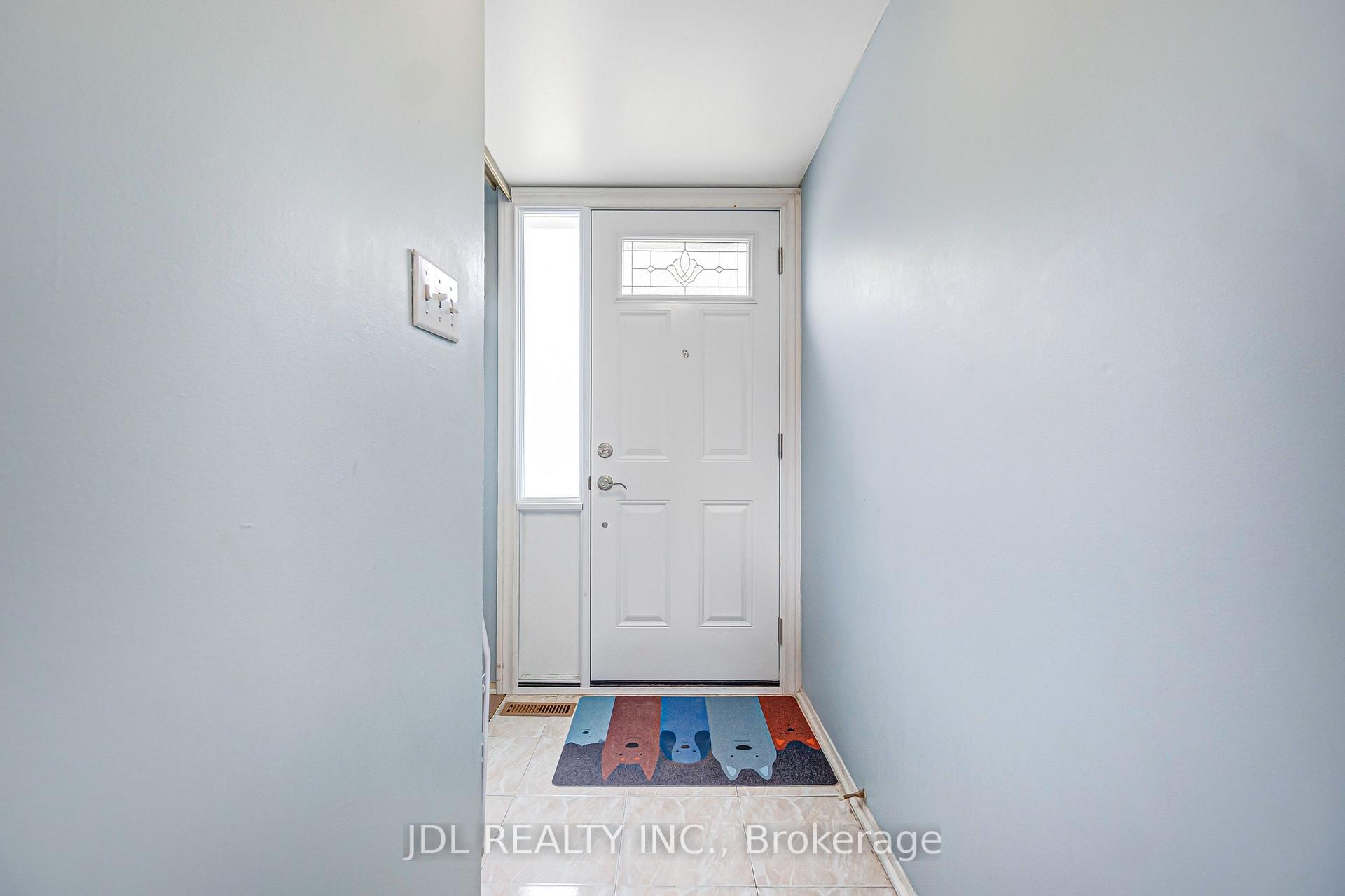 Photo 7 of Unit 33, 100 Bridletowne Circle, Scarborough, L'Amoreaux — HOMEH