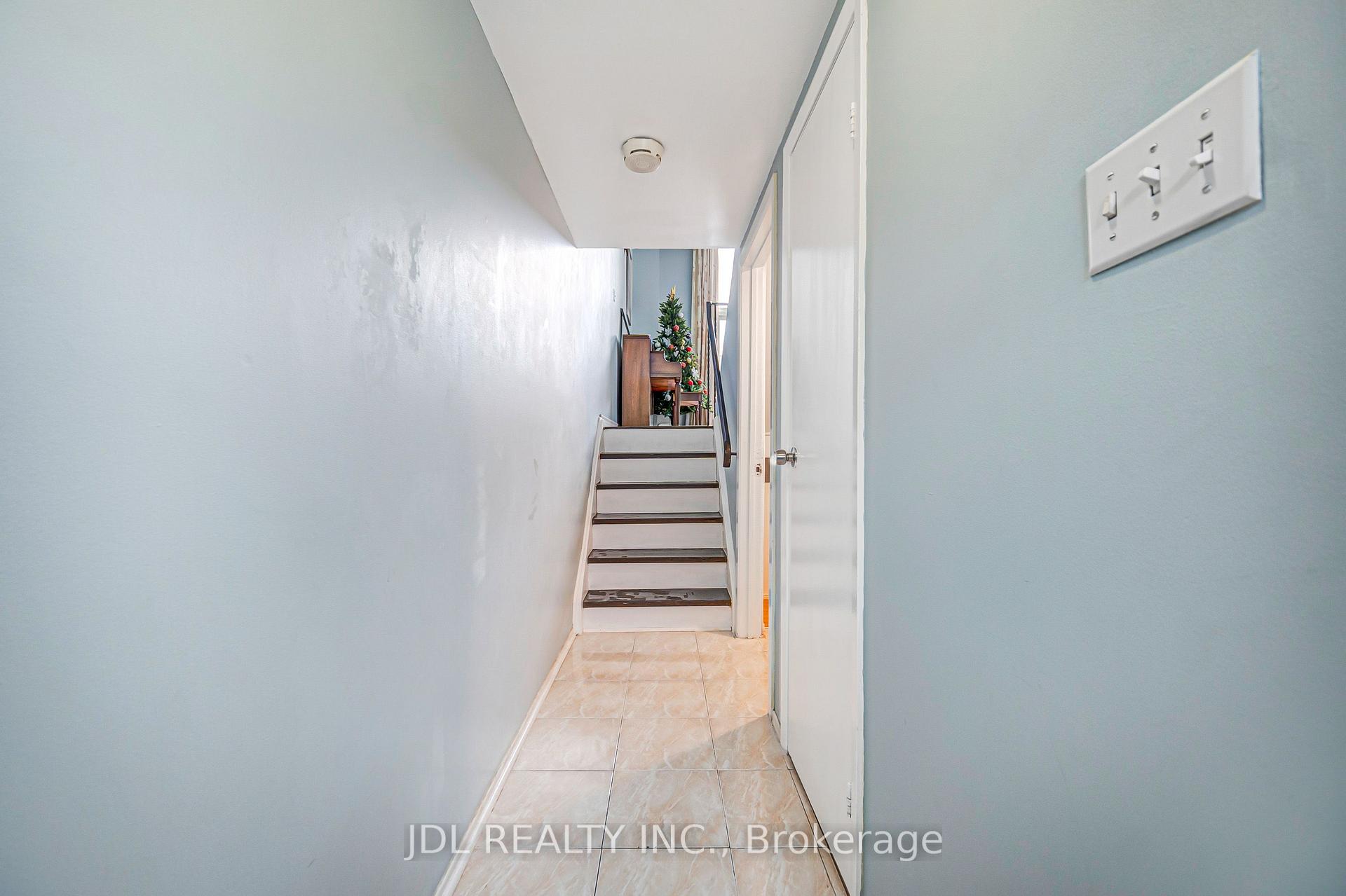 Photo 8 of Unit 33, 100 Bridletowne Circle, Scarborough, L'Amoreaux — HOMEH