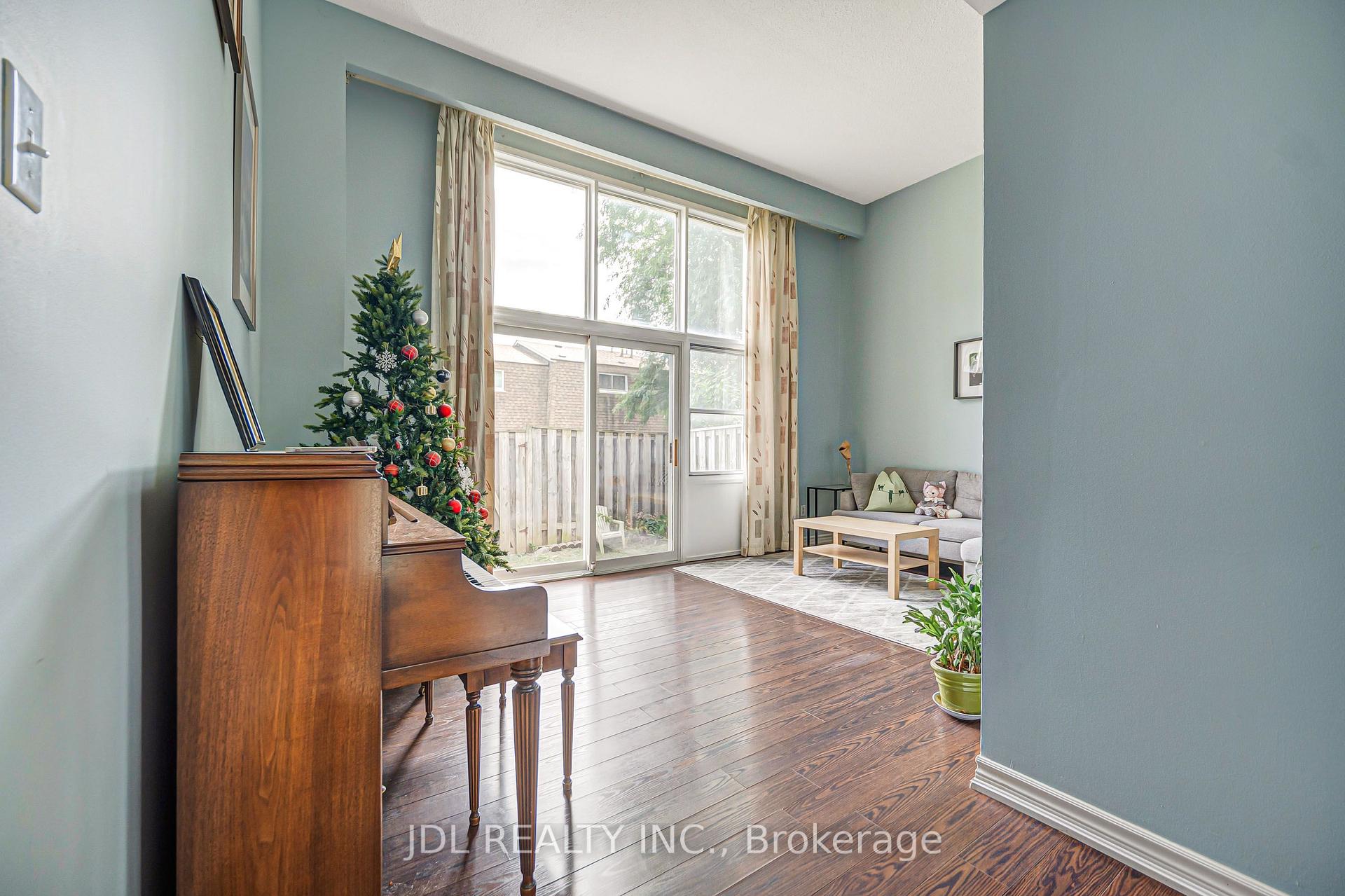 Photo 11 of Unit 33, 100 Bridletowne Circle, Scarborough, L'Amoreaux — HOMEH