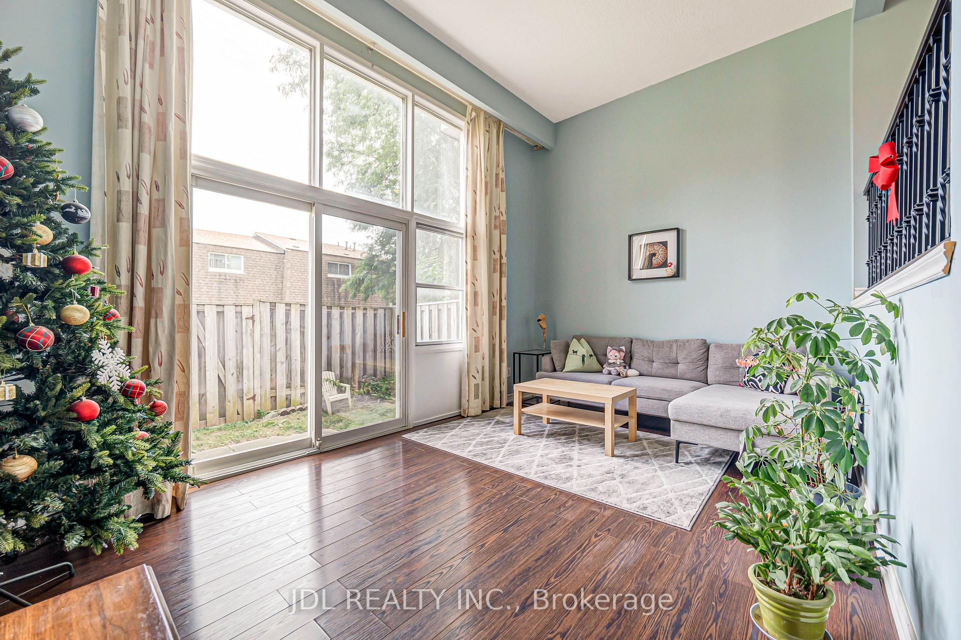 Photo 12 of Unit 33, 100 Bridletowne Circle, Scarborough, L'Amoreaux — HOMEH