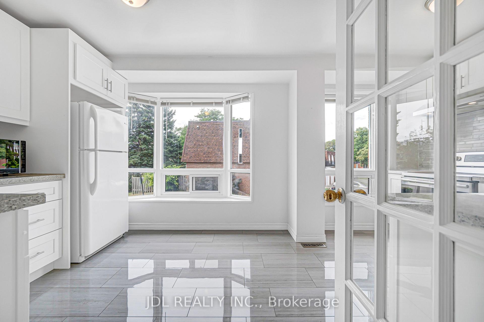 Photo 22 of Unit 33, 100 Bridletowne Circle, Scarborough, L'Amoreaux — HOMEH