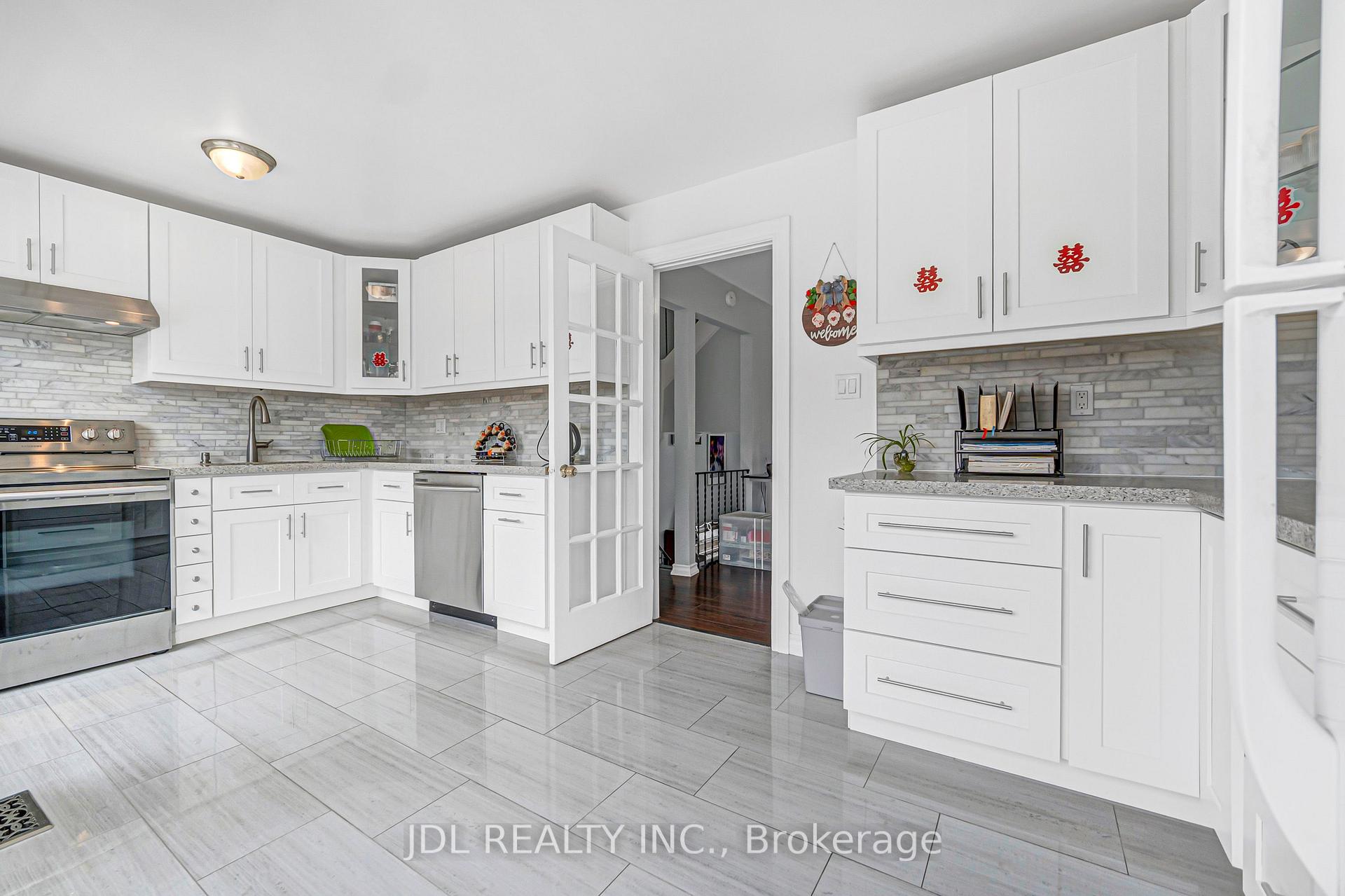 Photo 23 of Unit 33, 100 Bridletowne Circle, Scarborough, L'Amoreaux — HOMEH