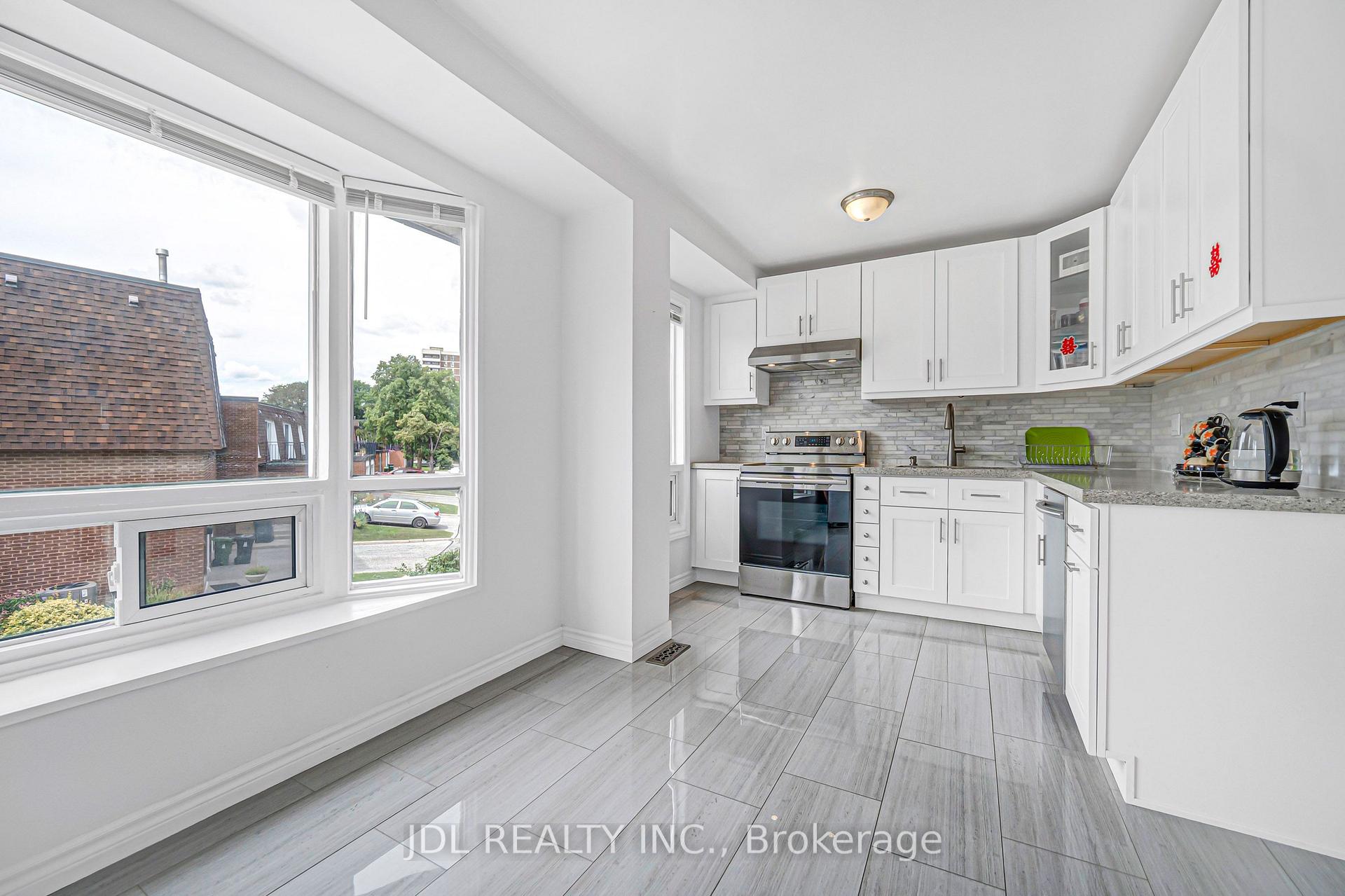 Photo 24 of Unit 33, 100 Bridletowne Circle, Scarborough, L'Amoreaux — HOMEH