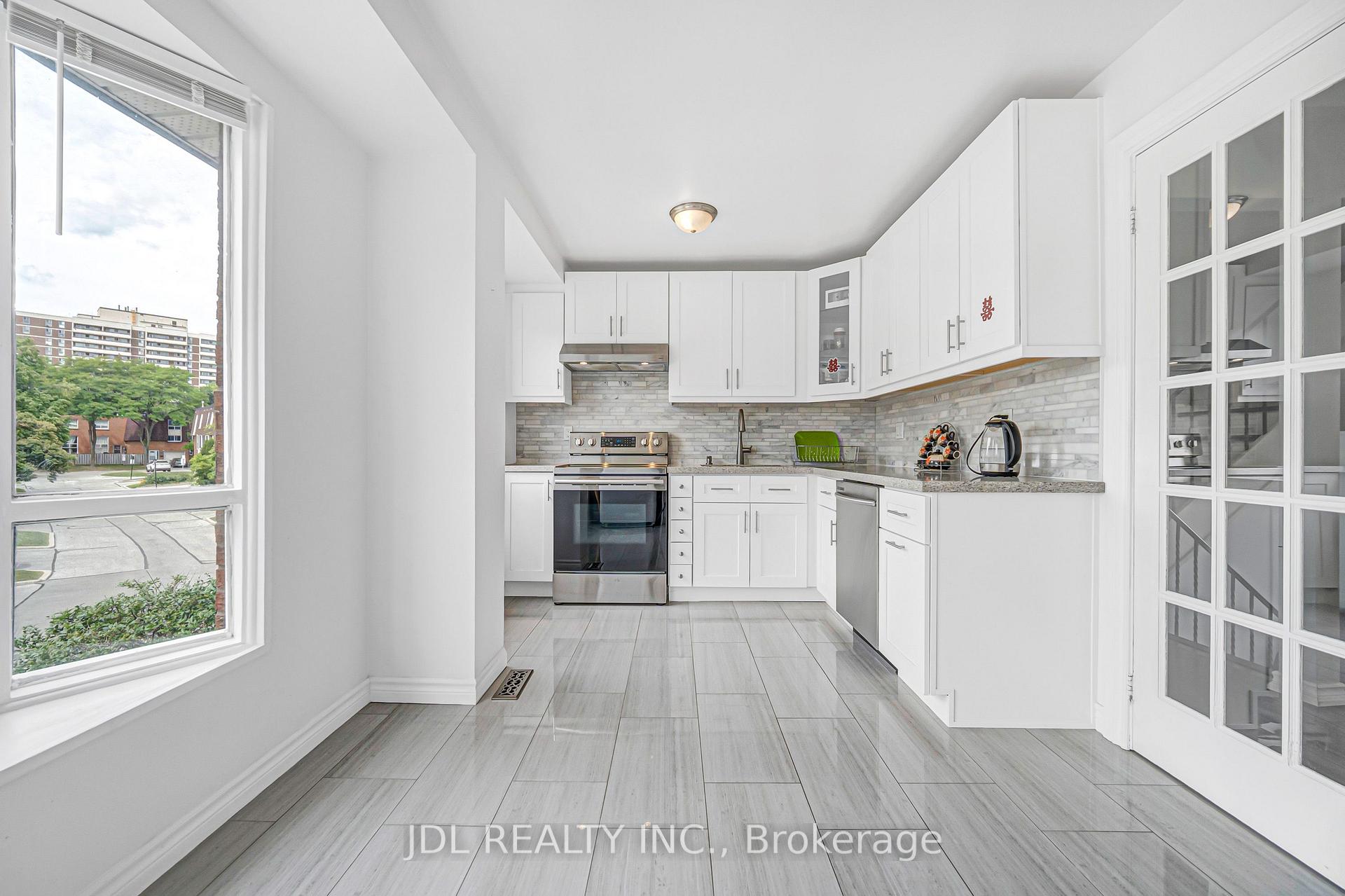 Photo 25 of Unit 33, 100 Bridletowne Circle, Scarborough, L'Amoreaux — HOMEH
