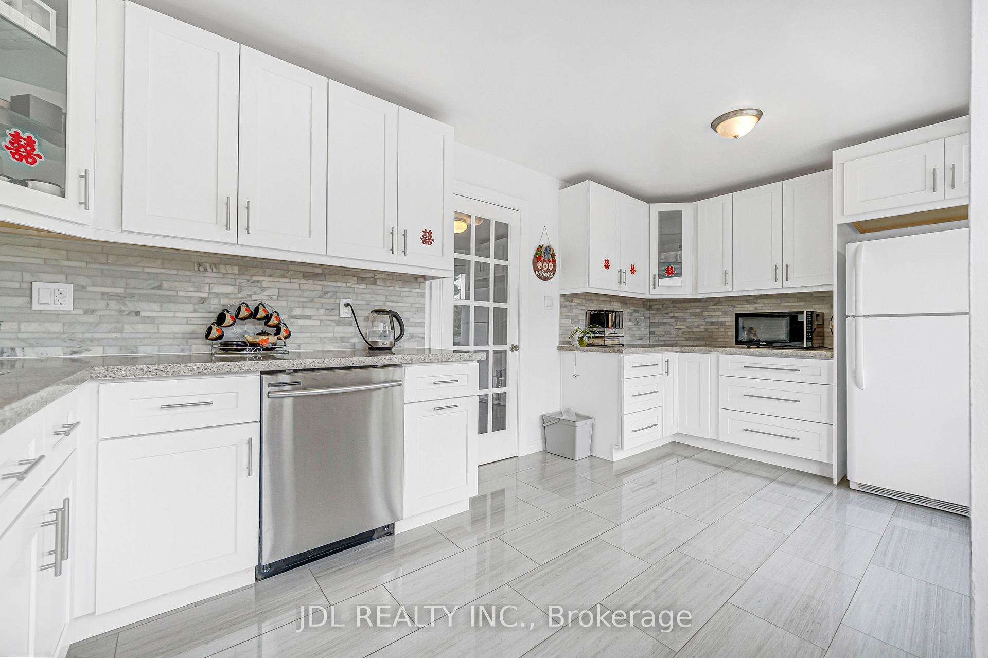 Photo 26 of Unit 33, 100 Bridletowne Circle, Scarborough, L'Amoreaux — HOMEH
