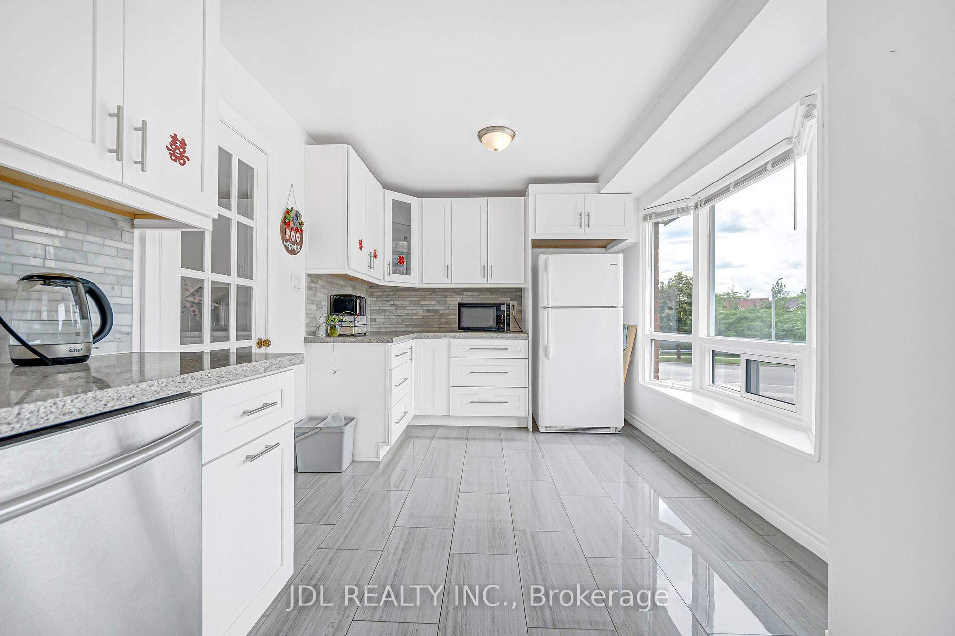 Photo 28 of Unit 33, 100 Bridletowne Circle, Scarborough, L'Amoreaux — HOMEH