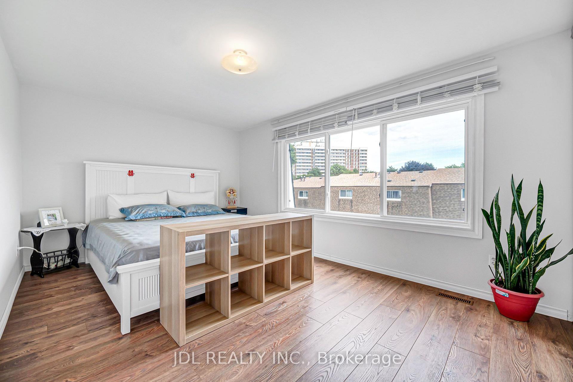 Photo 34 of Unit 33, 100 Bridletowne Circle, Scarborough, L'Amoreaux — HOMEH