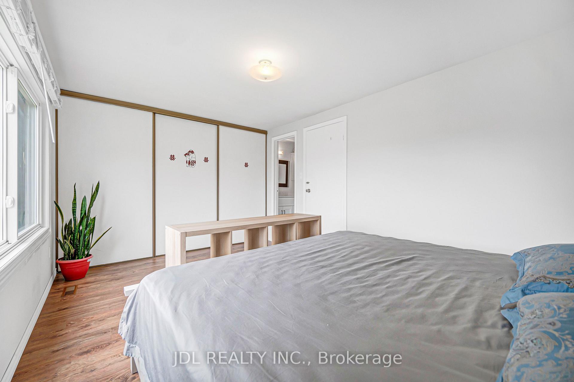 Photo 37 of Unit 33, 100 Bridletowne Circle, Scarborough, L'Amoreaux — HOMEH