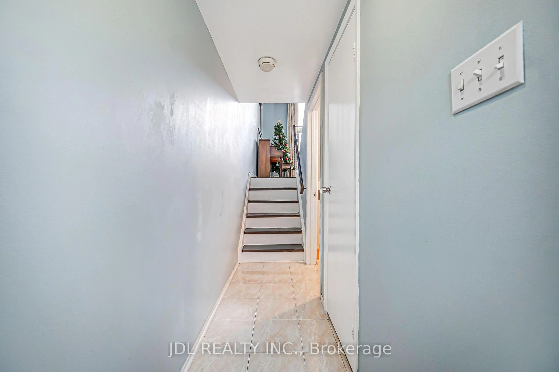 Photo 9 of Unit 33, 100 Bridletowne Circle, Scarborough, L'Amoreaux — HOMEH