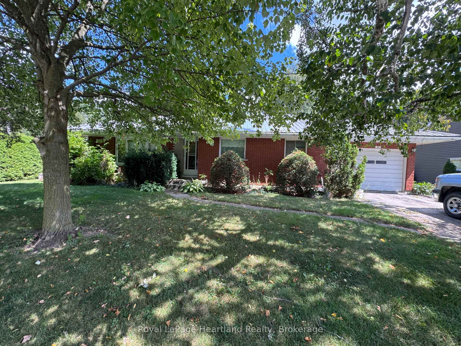 Photo 1 of 2021 Princess Street N, Howick — HOMEH