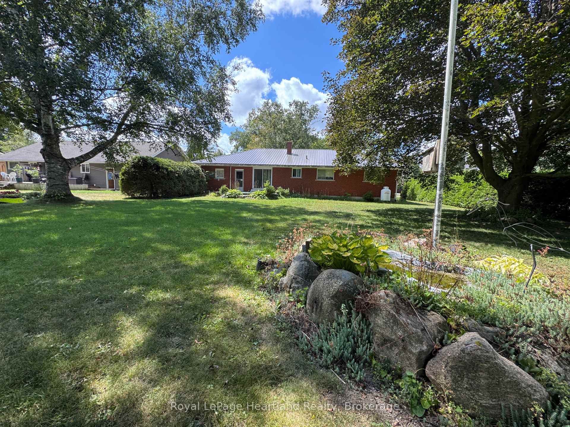 Photo 2 of 2021 Princess Street N, Howick — HOMEH