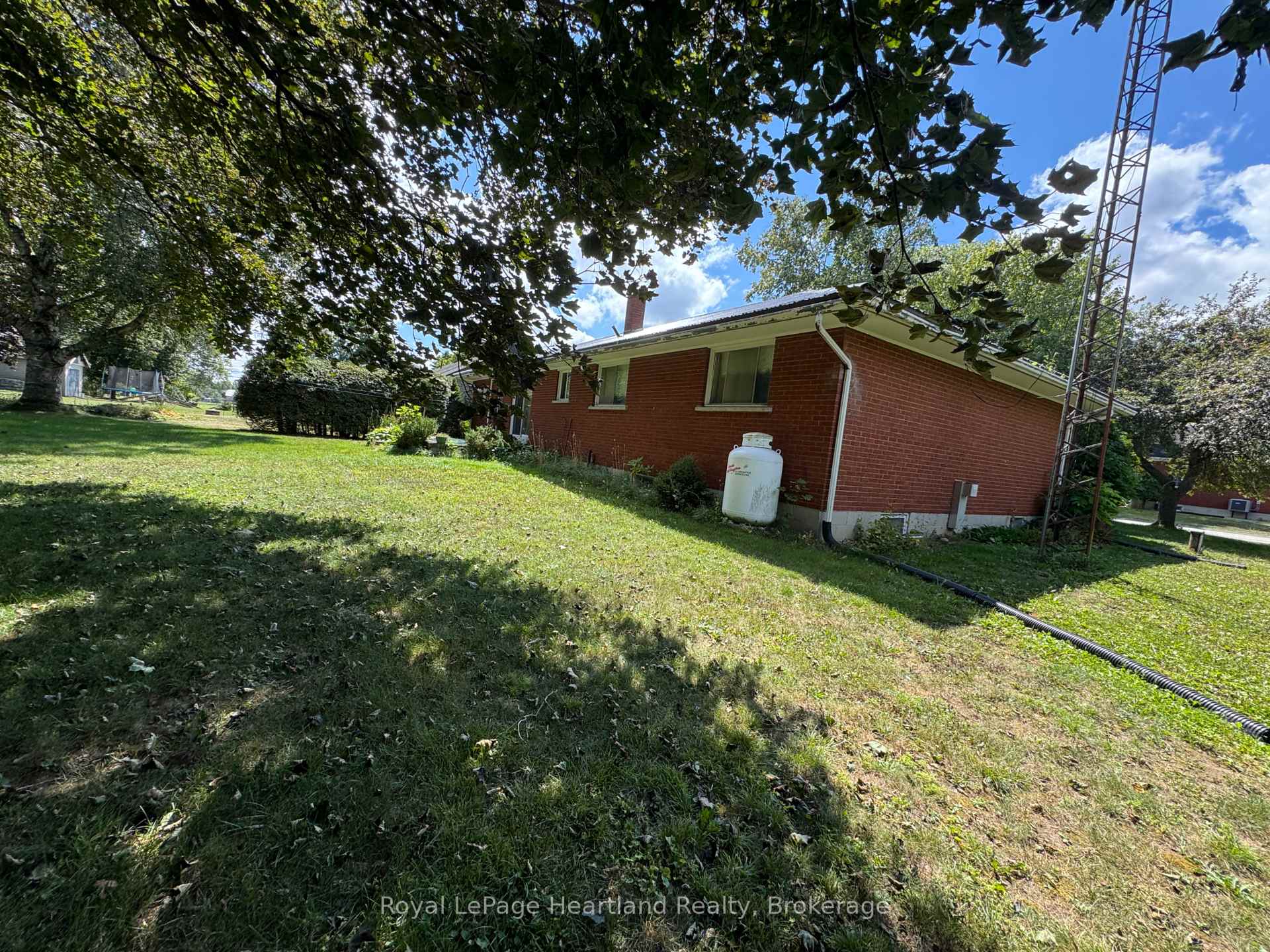 Photo 3 of 2021 Princess Street N, Howick — HOMEH
