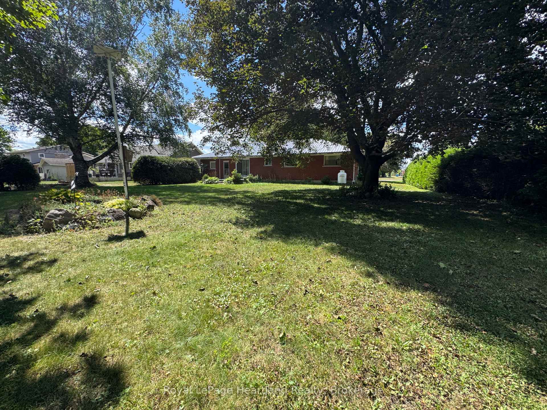 Photo 4 of 2021 Princess Street N, Howick — HOMEH