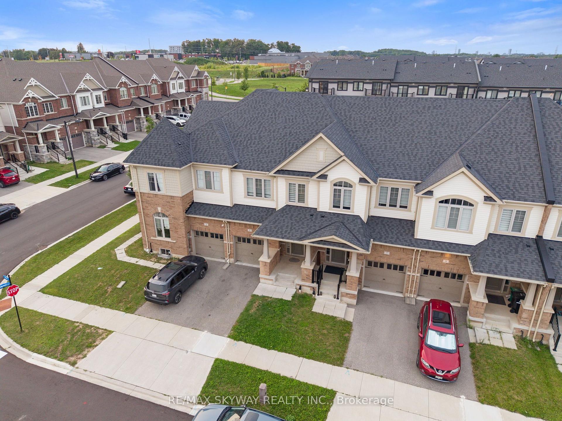 Photo 4 of 5 Gloria Street N, Kitchener, Huron Park — HOMEH