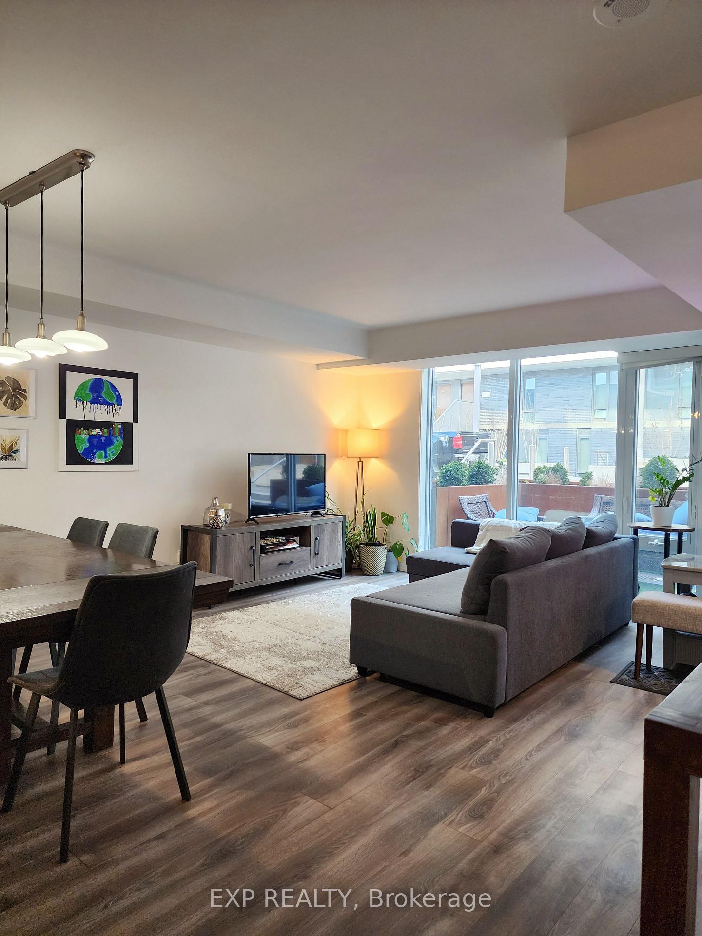 Photo 2 of Unit 7, 106 Varna Drive, Toronto, Englemount-Lawrence — HOMEH
