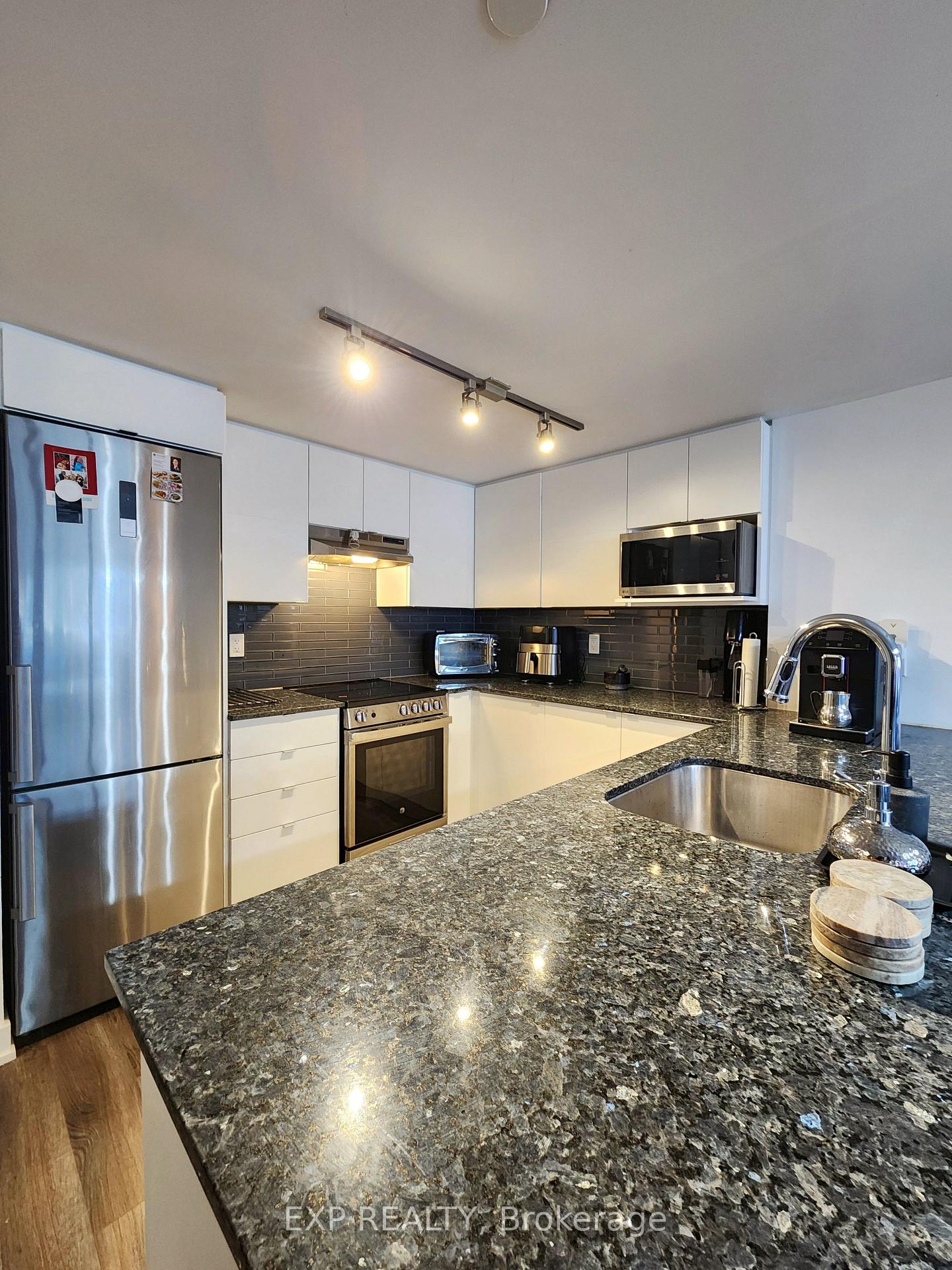 Photo 3 of Unit 7, 106 Varna Drive, Toronto, Englemount-Lawrence — HOMEH