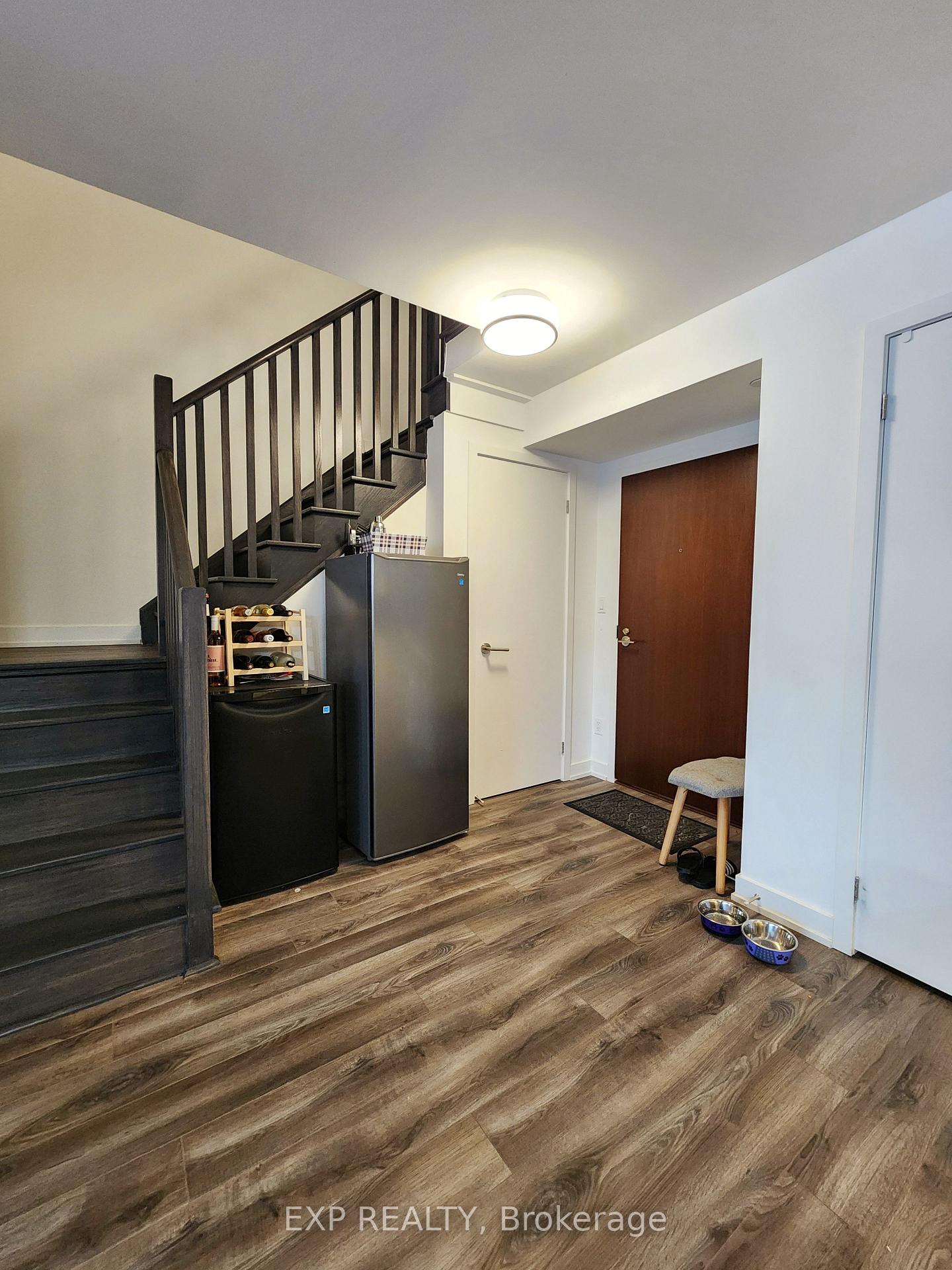 Photo 5 of Unit 7, 106 Varna Drive, Toronto, Englemount-Lawrence — HOMEH