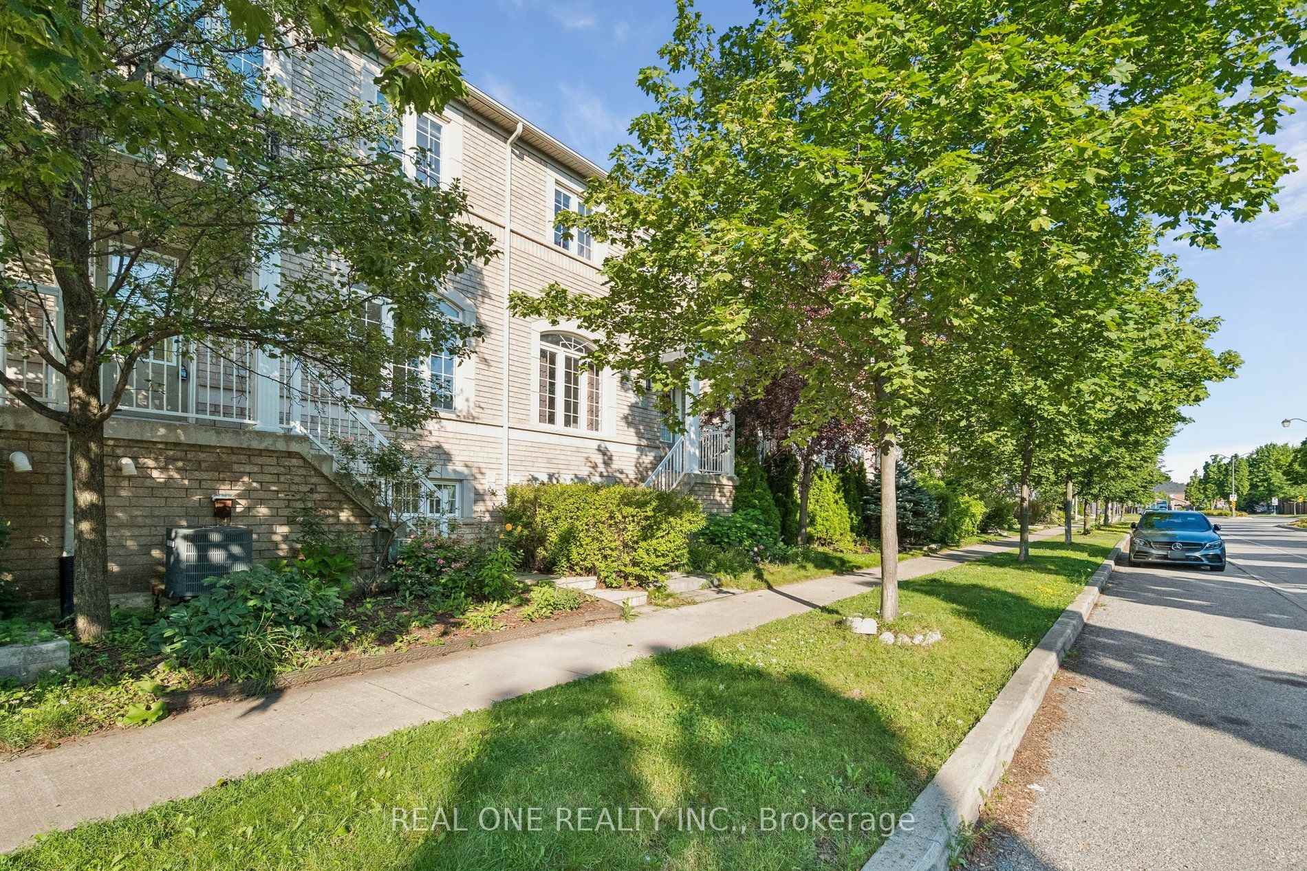 Photo 3 of 2350 Sutton Drive, Burlington, Orchard — HOMEH