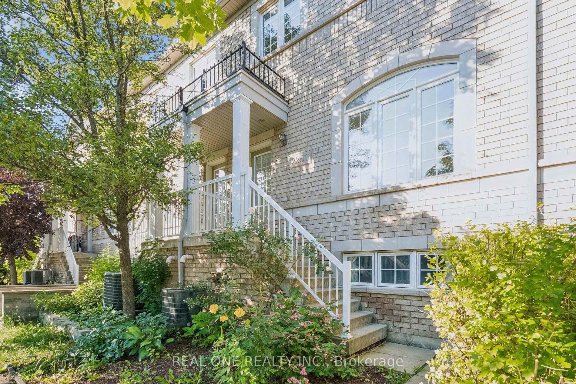 Photo 4 of 2350 Sutton Drive, Burlington, Orchard — HOMEH