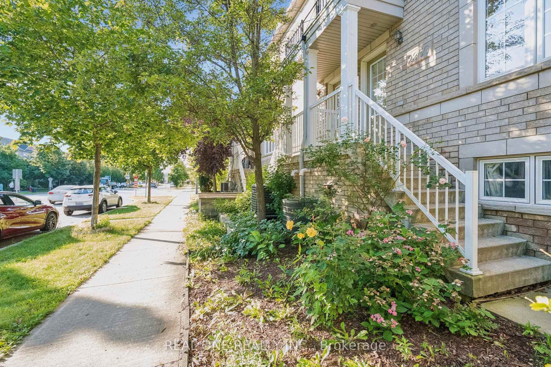 Photo 5 of 2350 Sutton Drive, Burlington, Orchard — HOMEH