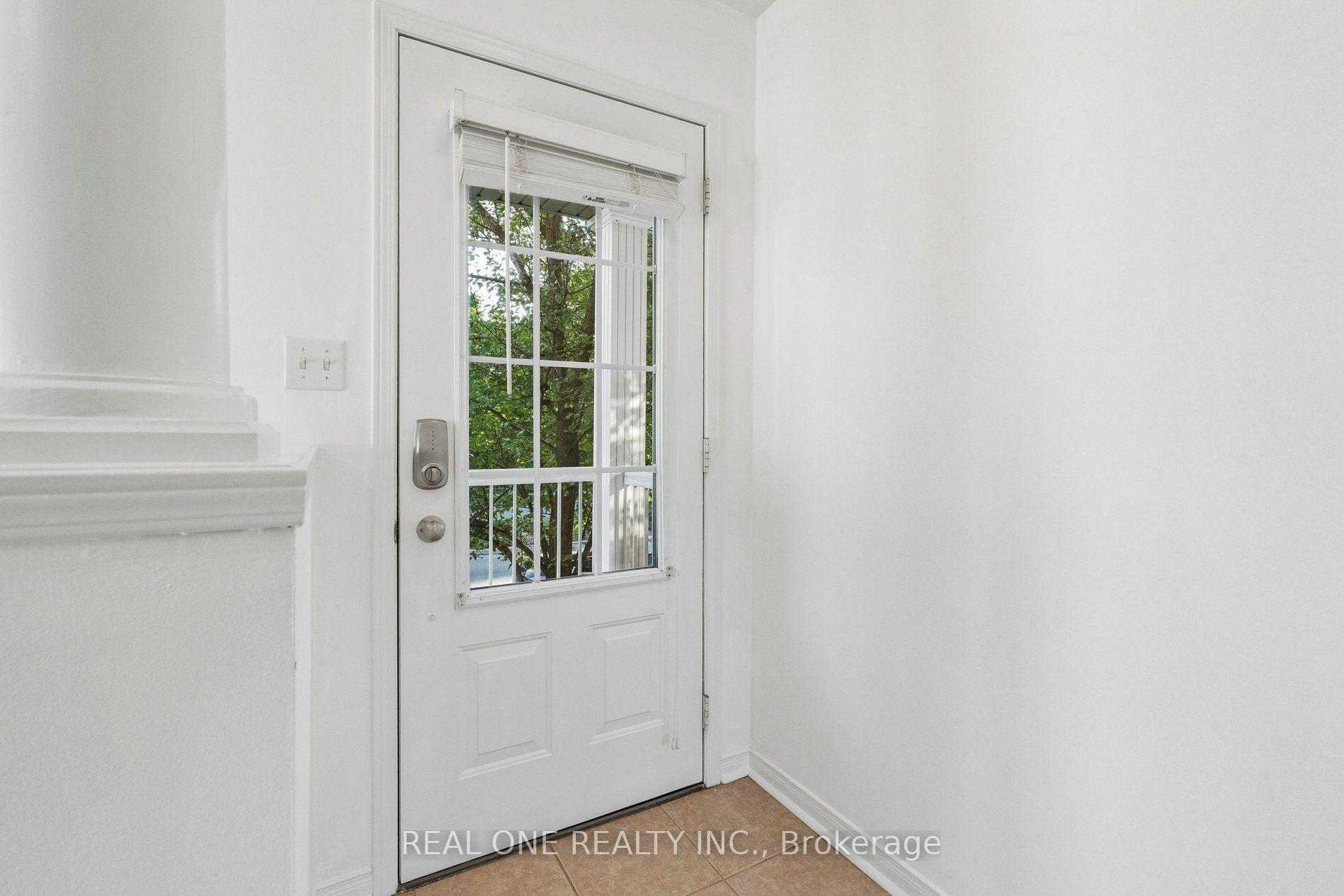 Photo 8 of 2350 Sutton Drive, Burlington, Orchard — HOMEH
