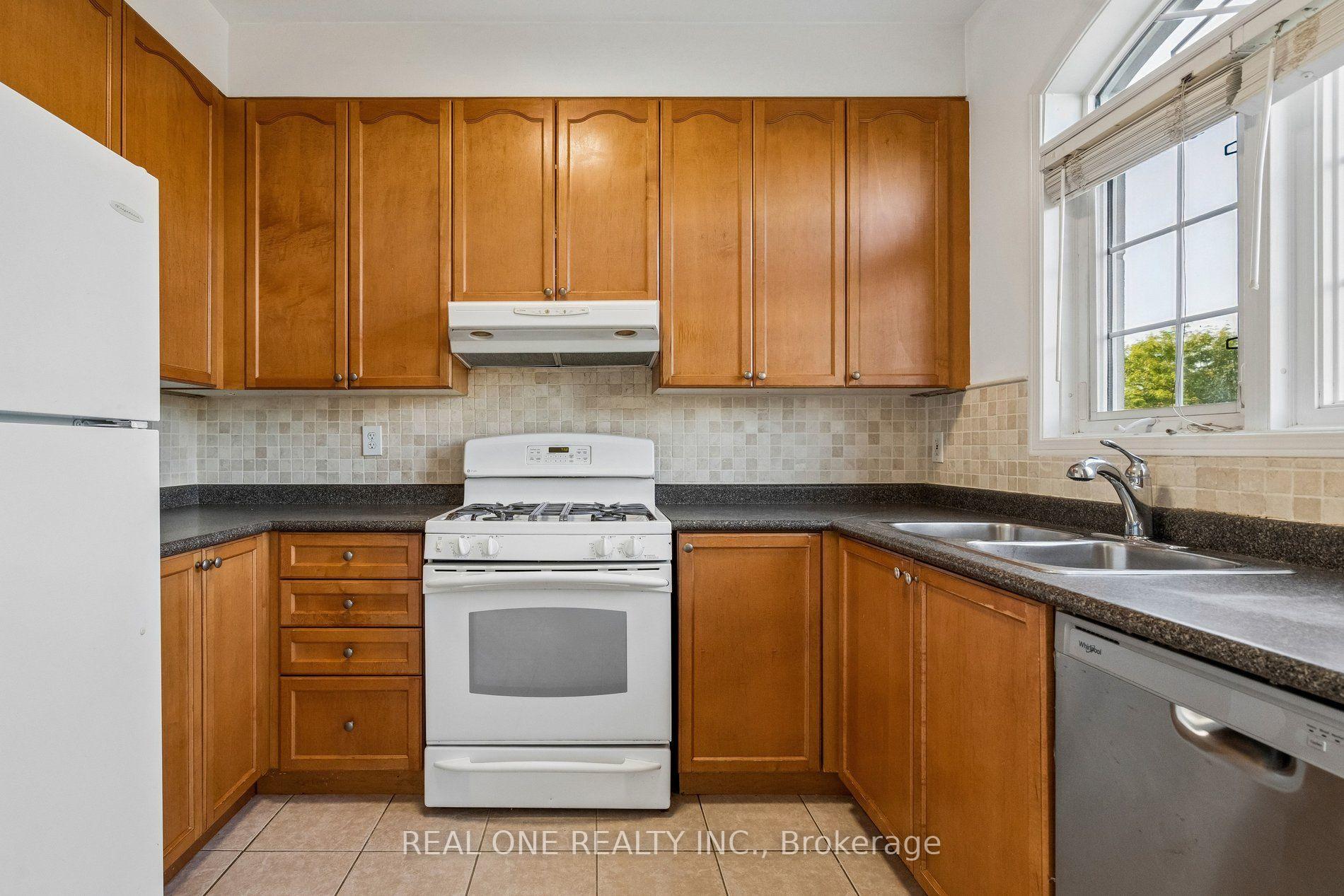 Photo 15 of 2350 Sutton Drive, Burlington, Orchard — HOMEH