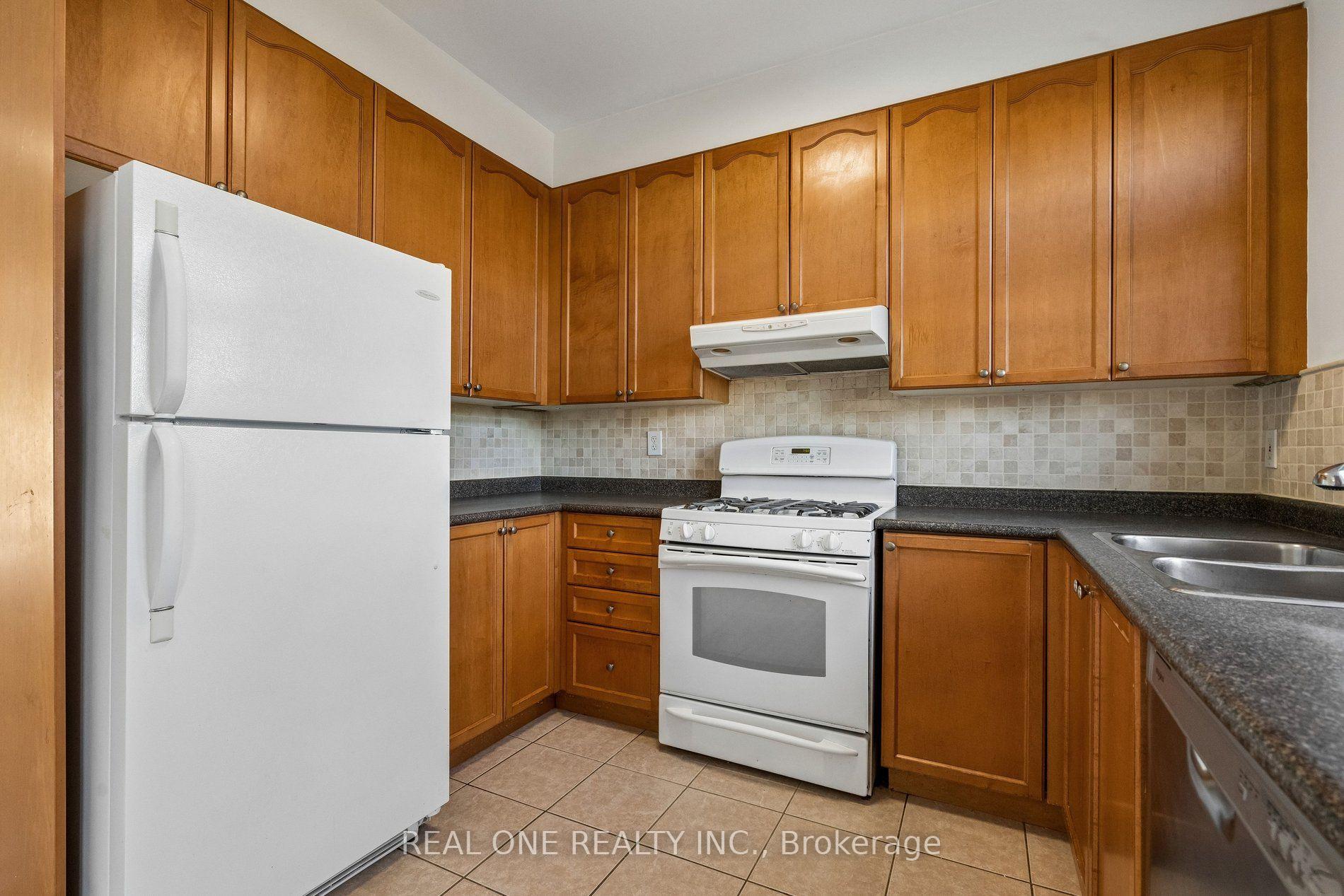 Photo 16 of 2350 Sutton Drive, Burlington, Orchard — HOMEH