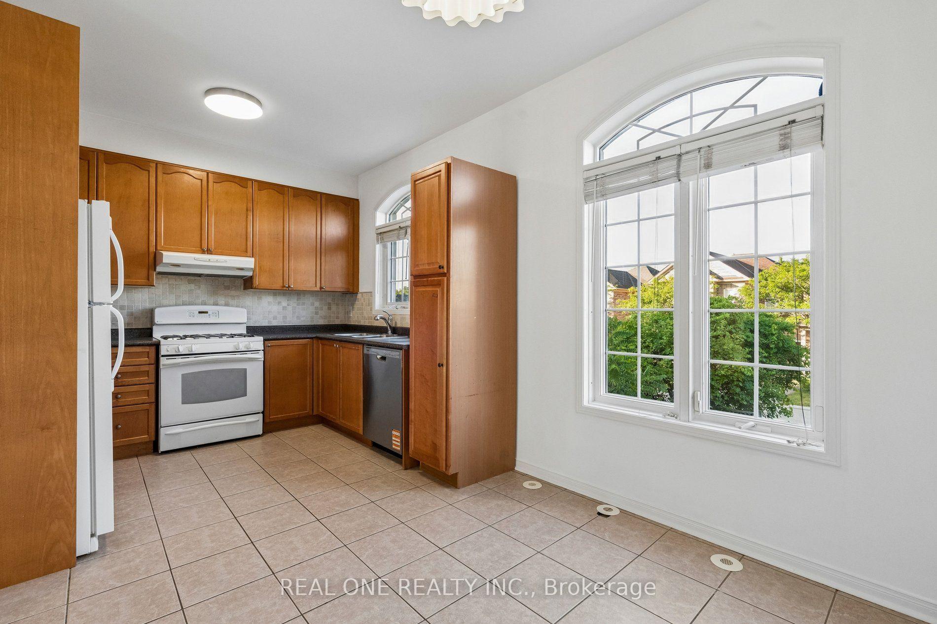 Photo 17 of 2350 Sutton Drive, Burlington, Orchard — HOMEH