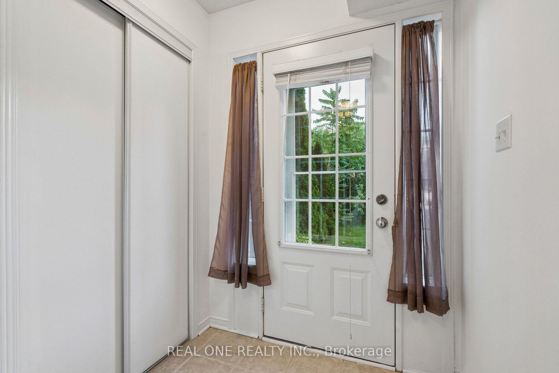 Photo 18 of 2350 Sutton Drive, Burlington, Orchard — HOMEH