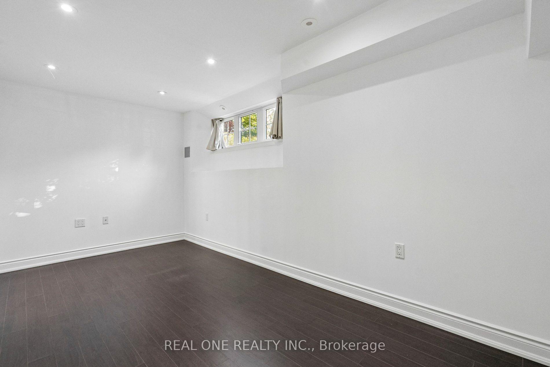Photo 31 of 2350 Sutton Drive, Burlington, Orchard — HOMEH