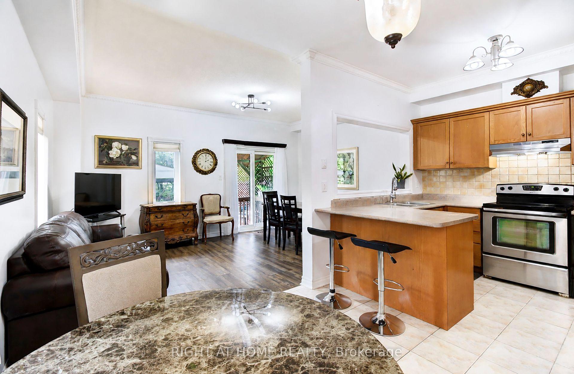 Photo 2 of 116 Nasir Crescent, Vaughan, Vellore Village — HOMEH