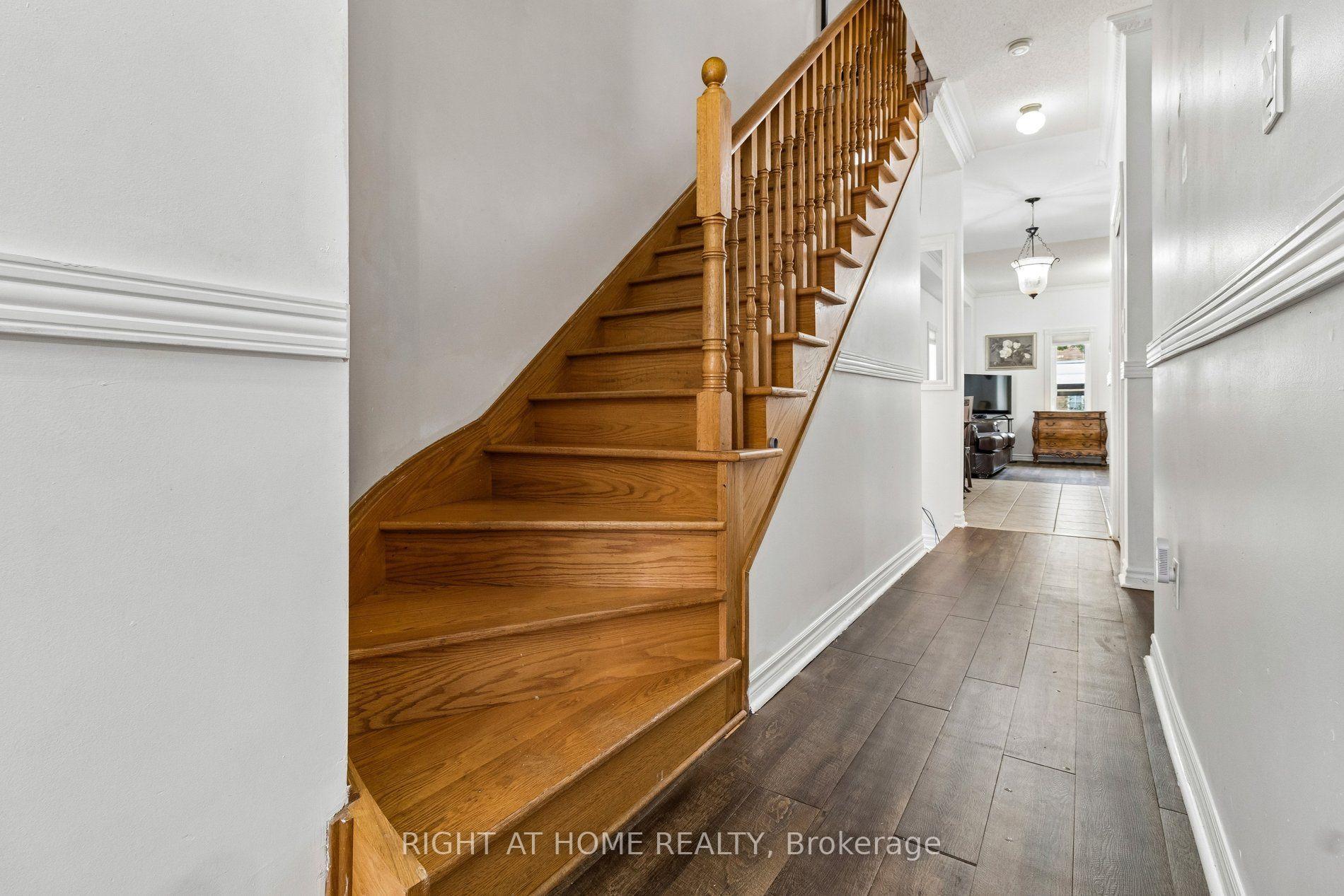 Photo 3 of 116 Nasir Crescent, Vaughan, Vellore Village — HOMEH