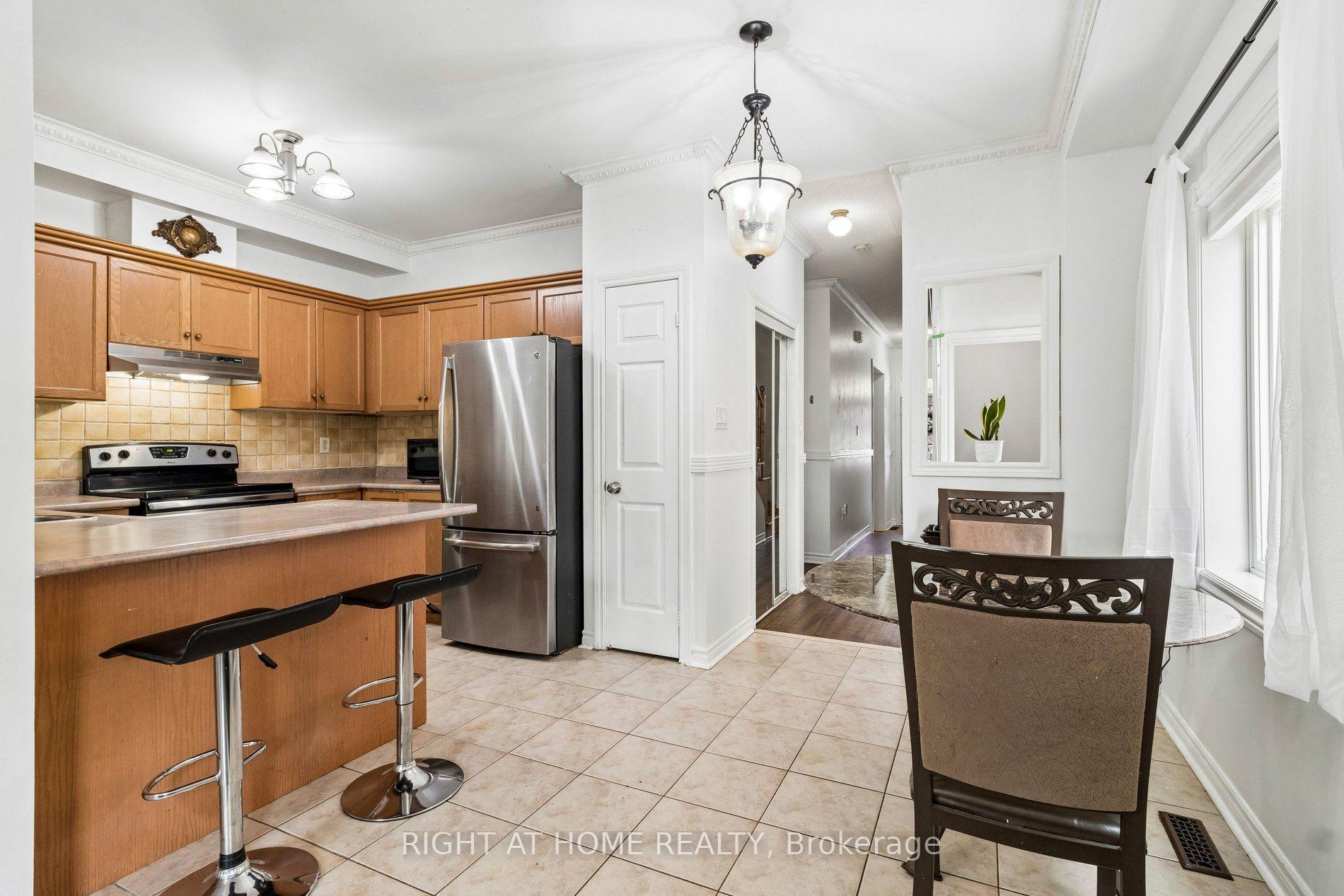 Photo 16 of 116 Nasir Crescent, Vaughan, Vellore Village — HOMEH