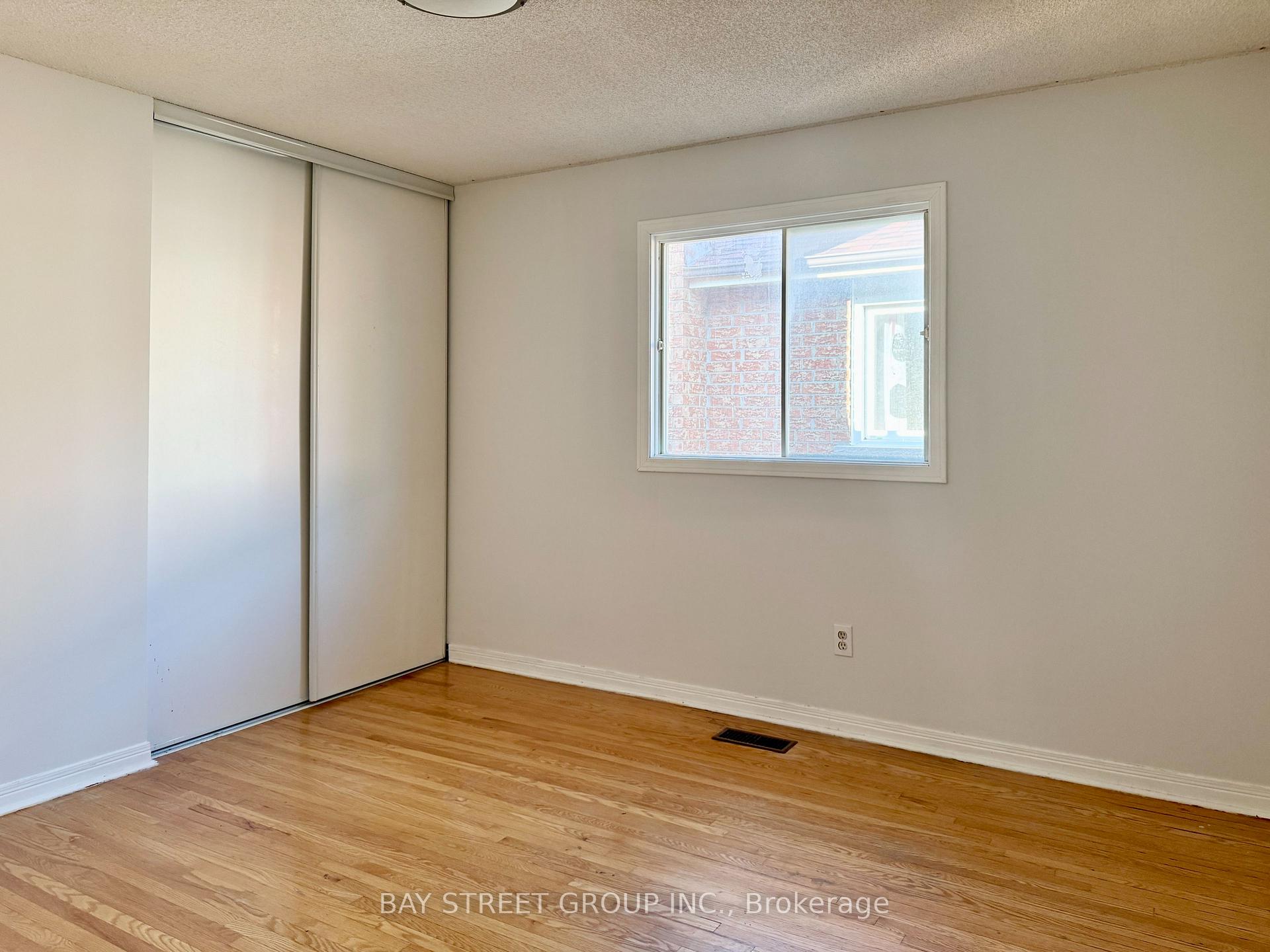Photo 16 of 32 Perthshire Street, Scarborough, L'Amoreaux — HOMEH