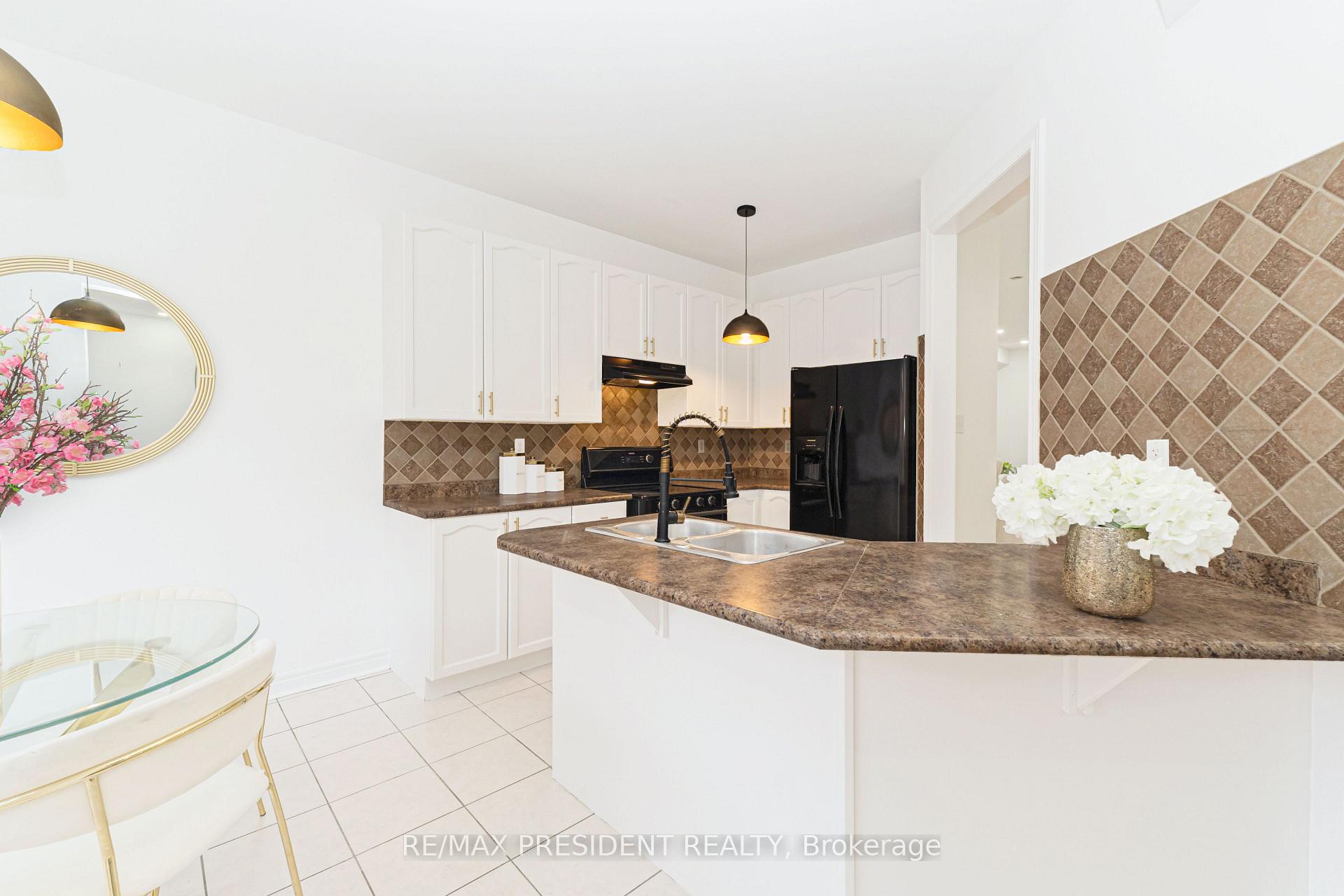 Photo 13 of 29 Prudhomme Drive, Brampton, Sandringham-Wellington — HOMEH