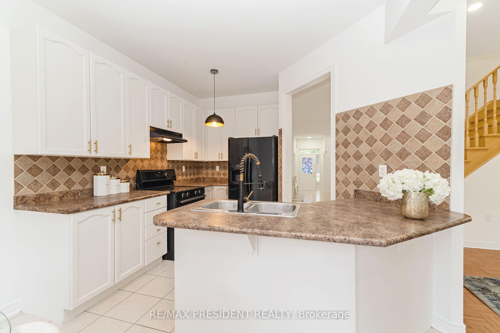 Photo 15 of 29 Prudhomme Drive, Brampton, Sandringham-Wellington — HOMEH