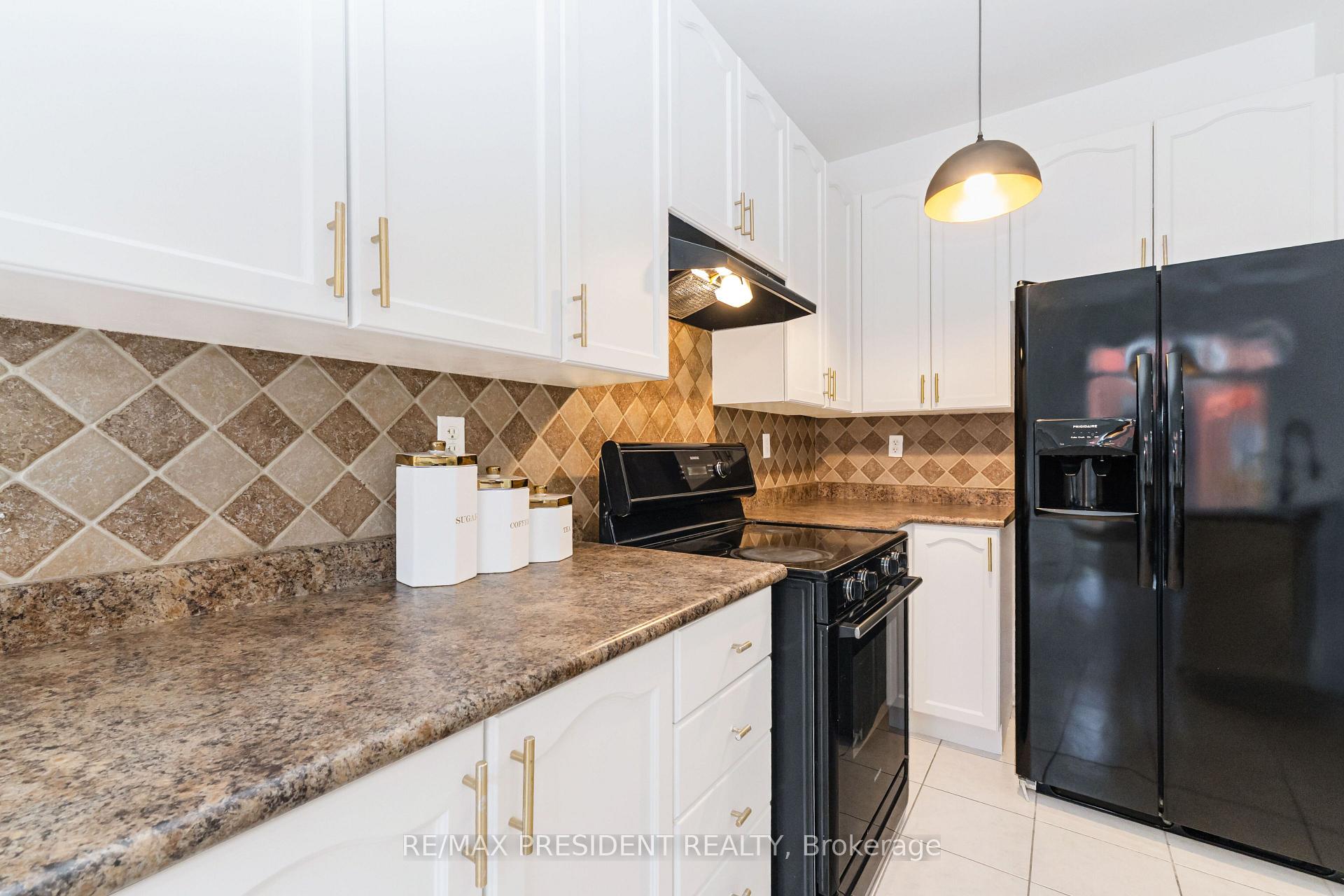 Photo 16 of 29 Prudhomme Drive, Brampton, Sandringham-Wellington — HOMEH