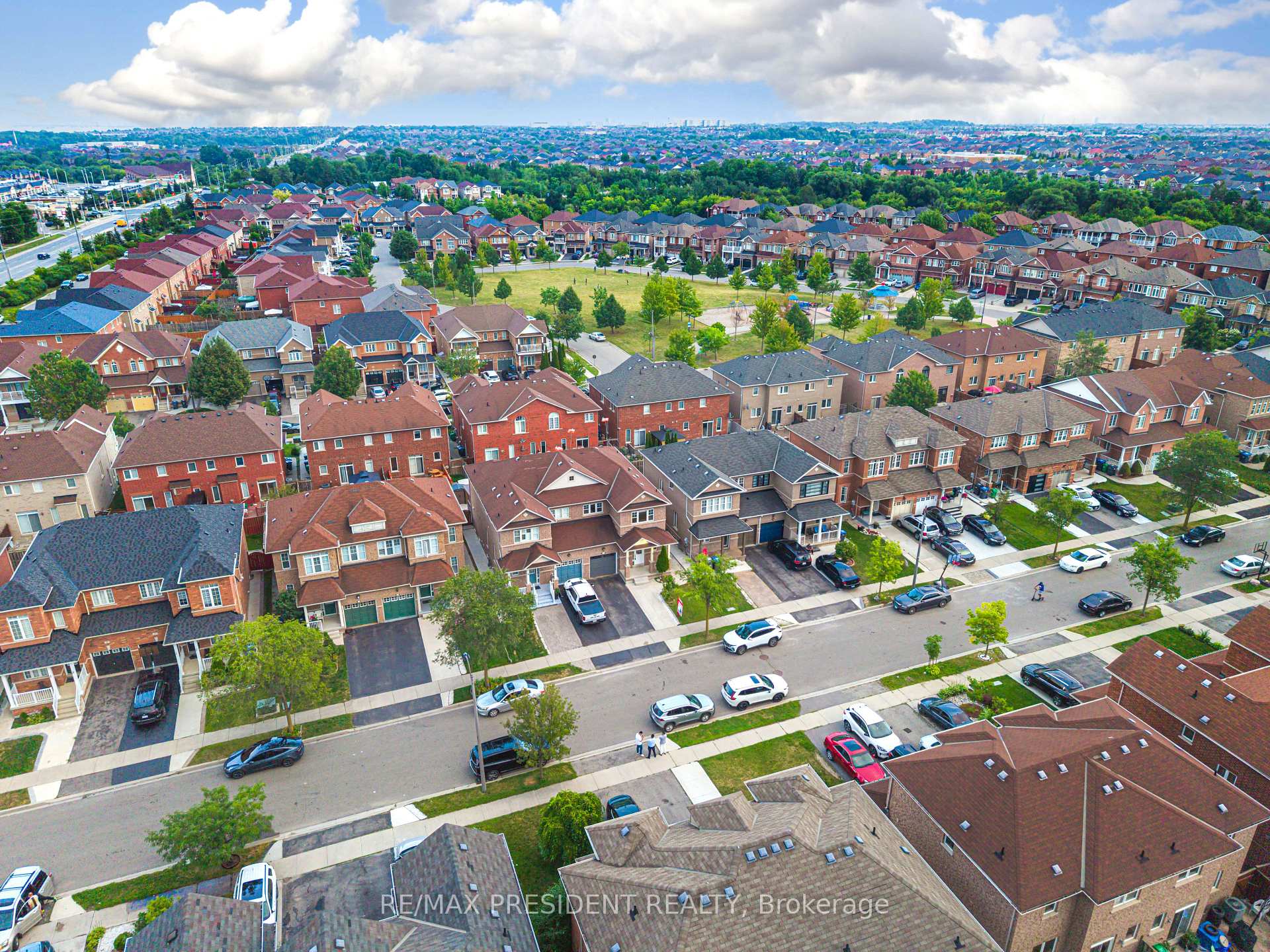 Photo 39 of 29 Prudhomme Drive, Brampton, Sandringham-Wellington — HOMEH