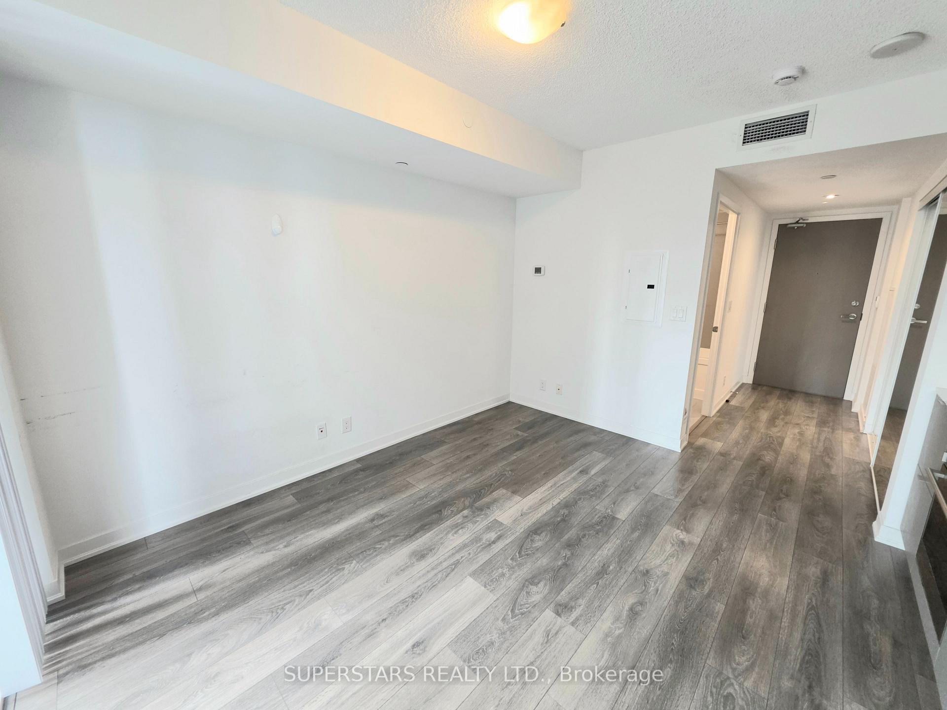 Photo 4 of Unit 1511, 100 Harbour Street, Toronto, Waterfront Communities — HOMEH